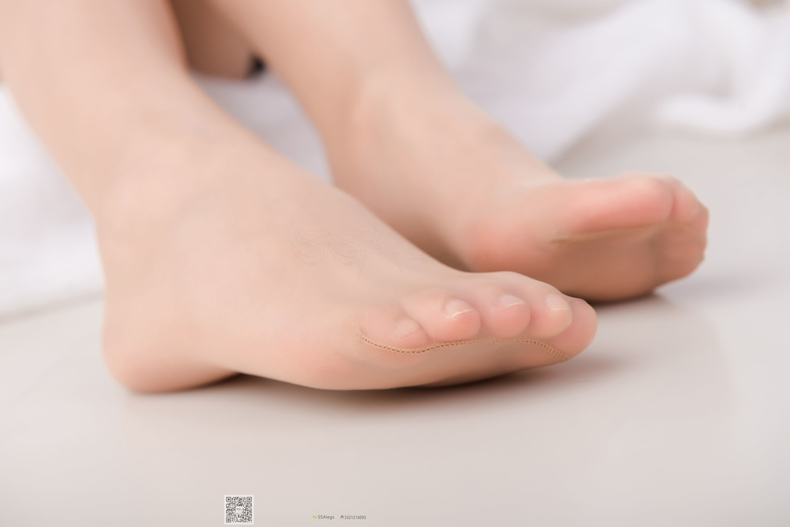 [SSA丝社]超清写真 No.026 芷沫 油亮咖啡色丝袜的初体验
