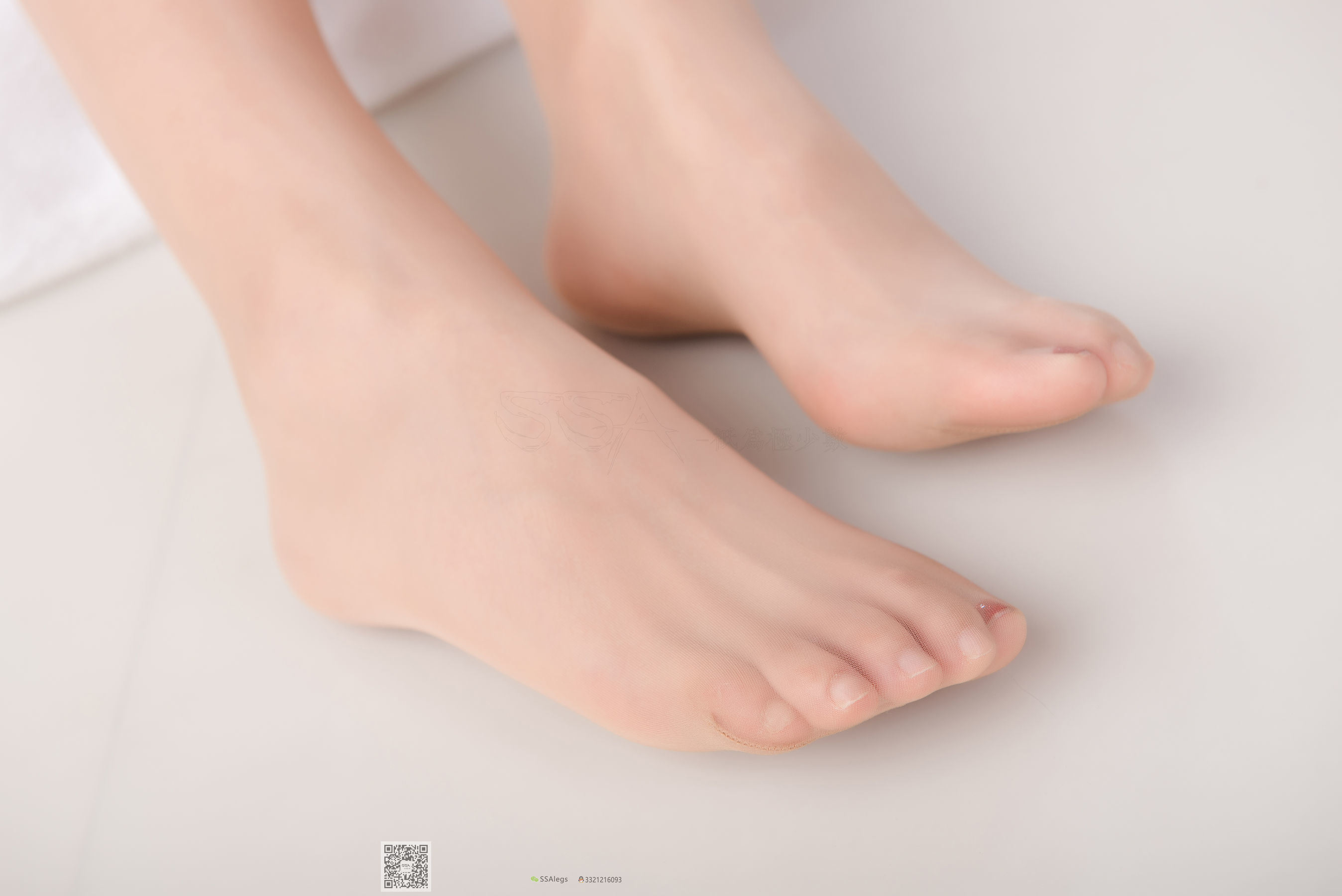 [SSA丝社]超清写真 No.026 芷沫 油亮咖啡色丝袜的初体验