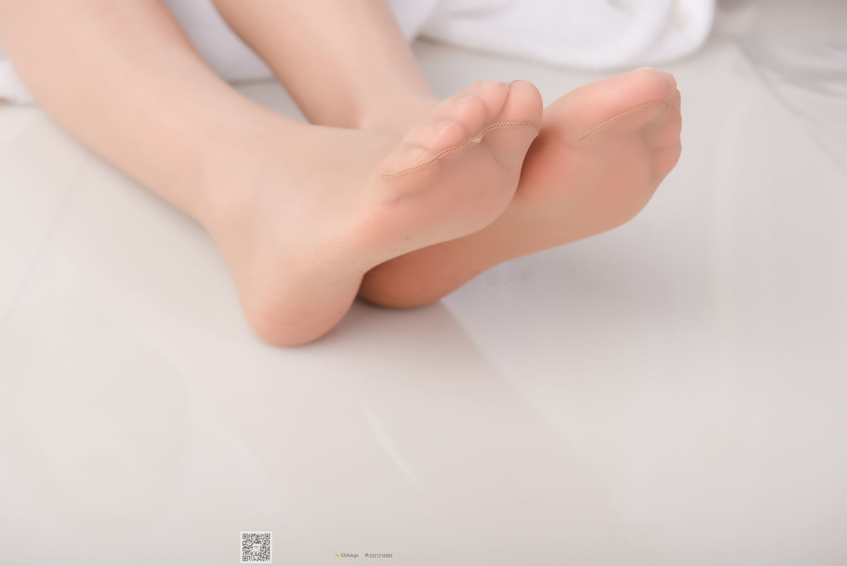 [SSA丝社]超清写真 No.026 芷沫 油亮咖啡色丝袜的初体验