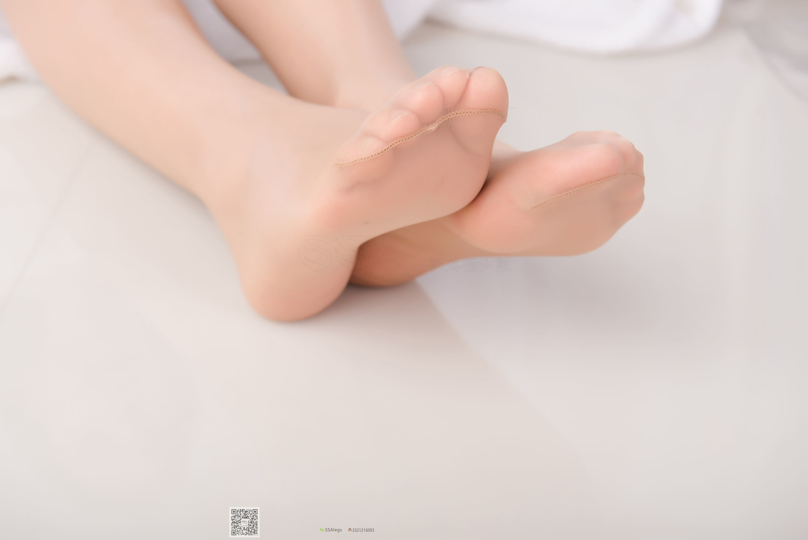 [SSA丝社]超清写真 No.026 芷沫 油亮咖啡色丝袜的初体验