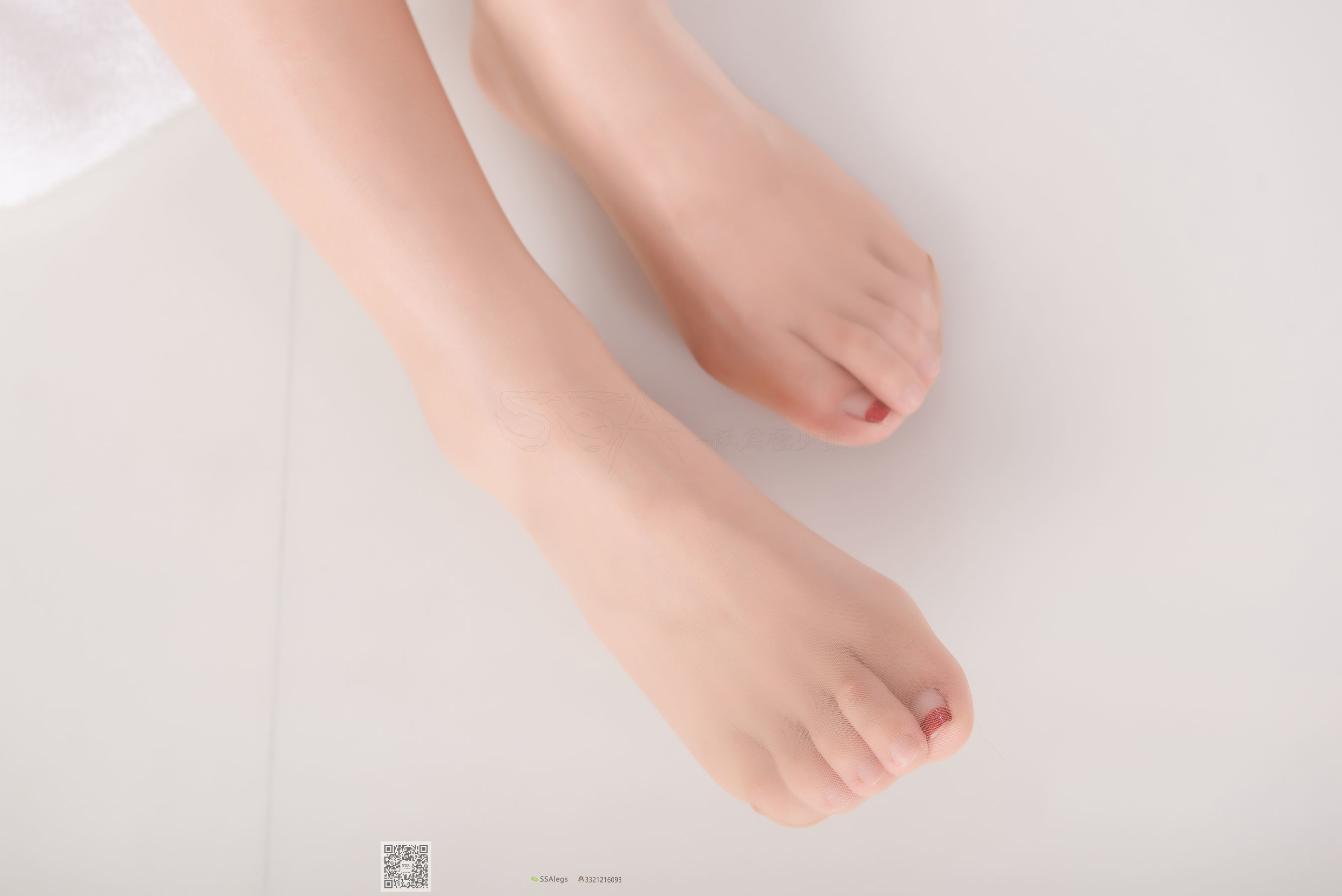 [SSA丝社]超清写真 No.026 芷沫 油亮咖啡色丝袜的初体验