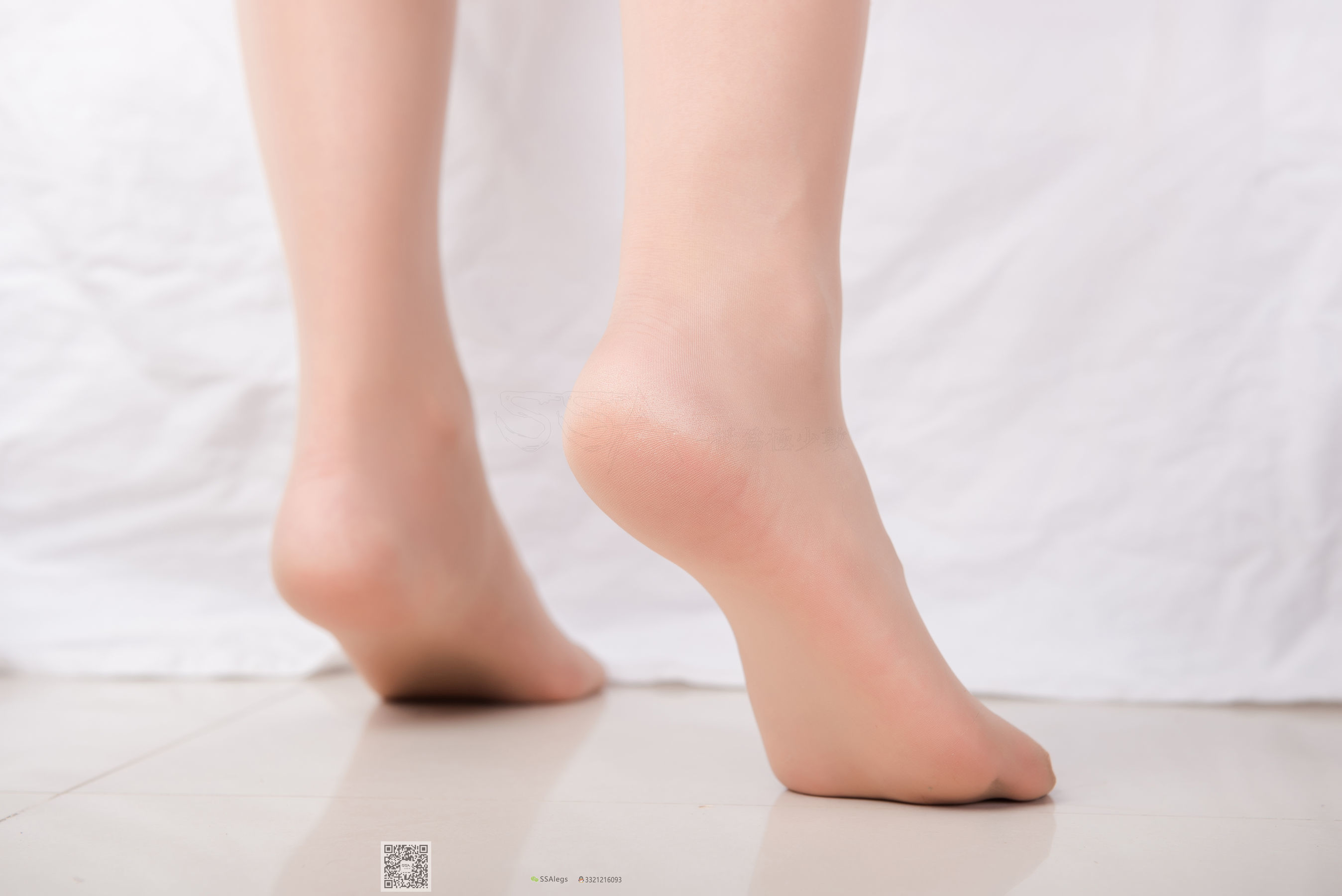 [SSA丝社]超清写真 No.026 芷沫 油亮咖啡色丝袜的初体验
