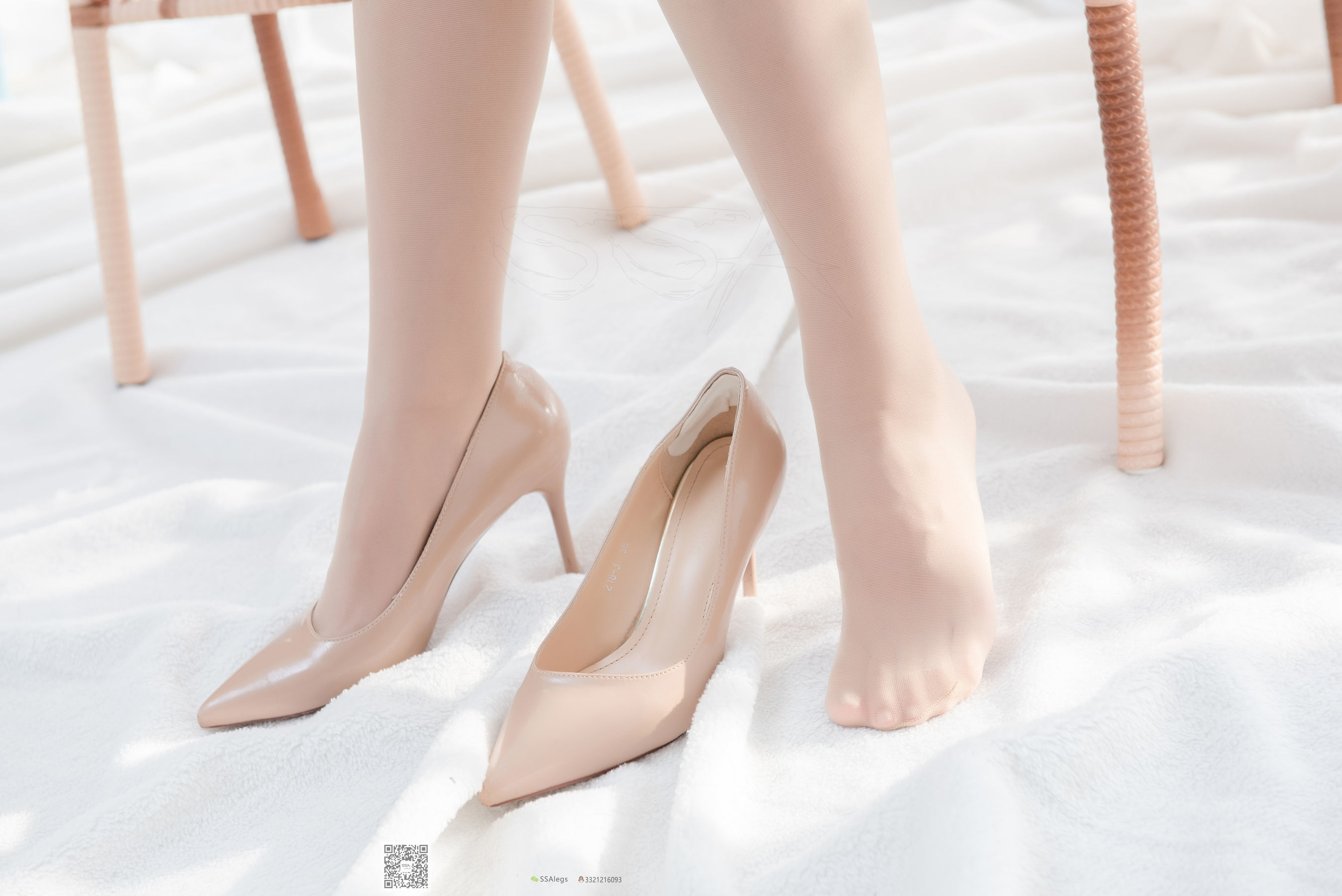 [SSA丝社]超清写真 No.046 芷沫 阳光下的混血美女同事