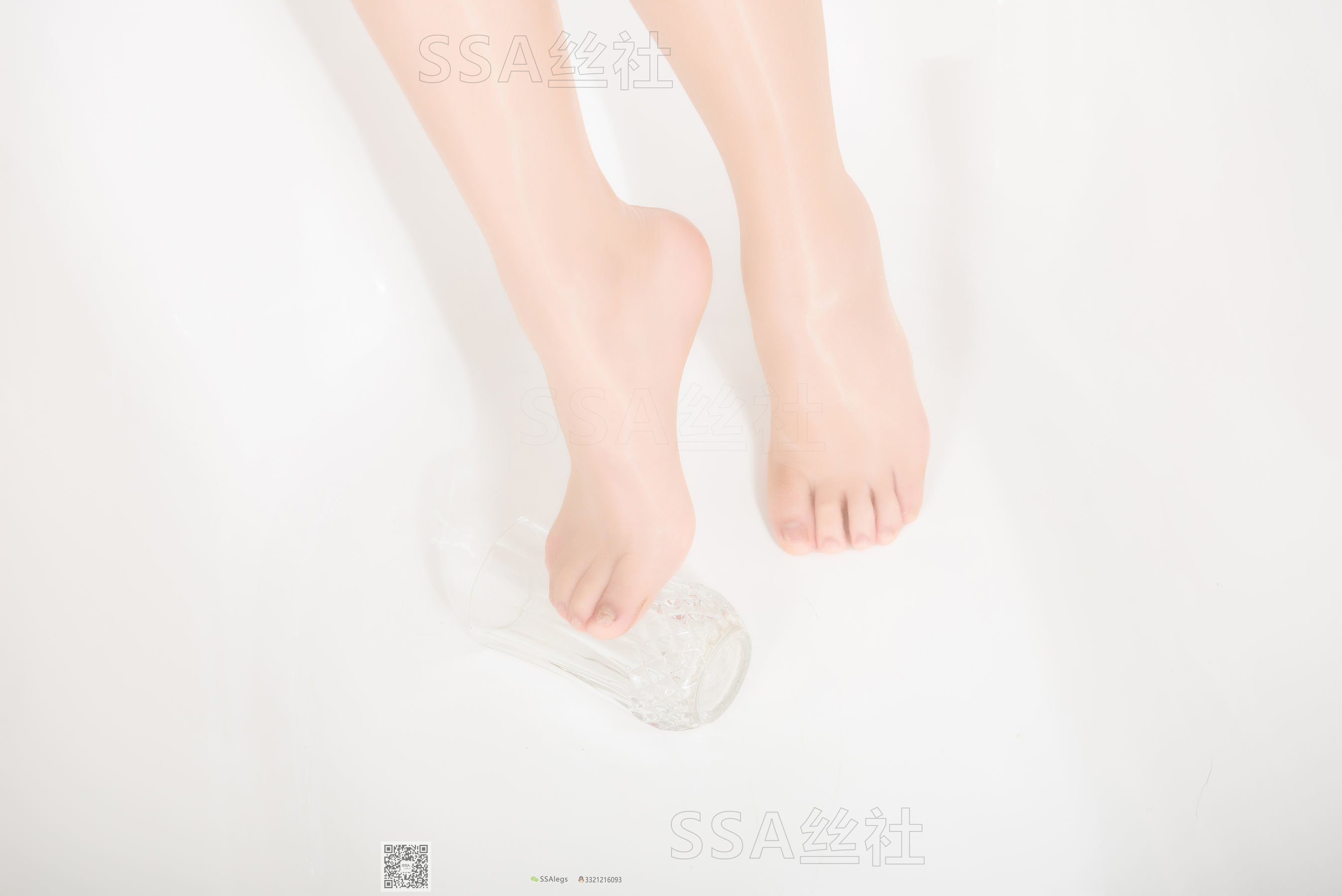 [SSA丝社]超清写真 No.080 大大 浴室迷情肉色油亮丝袜