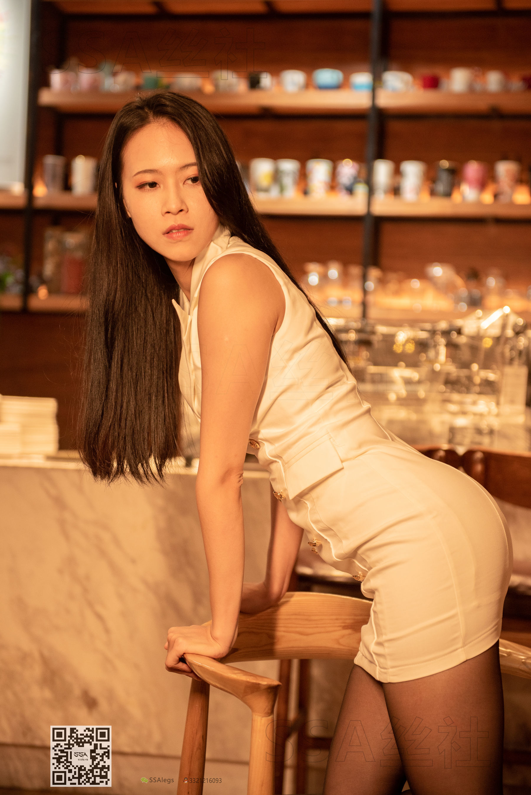 [SSA丝社]超清写真 No.085 咖啡厅的凹凸曼小姐姐