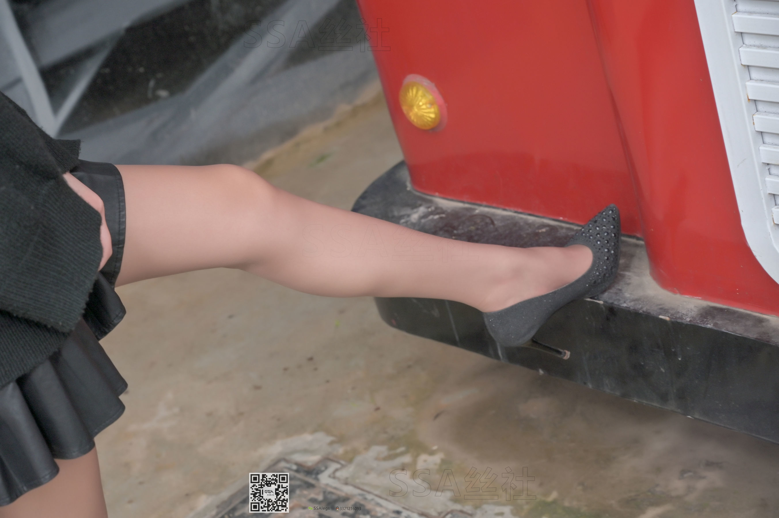 [SSA丝社]超清写真 No.094 腿模大大 街拍灰丝