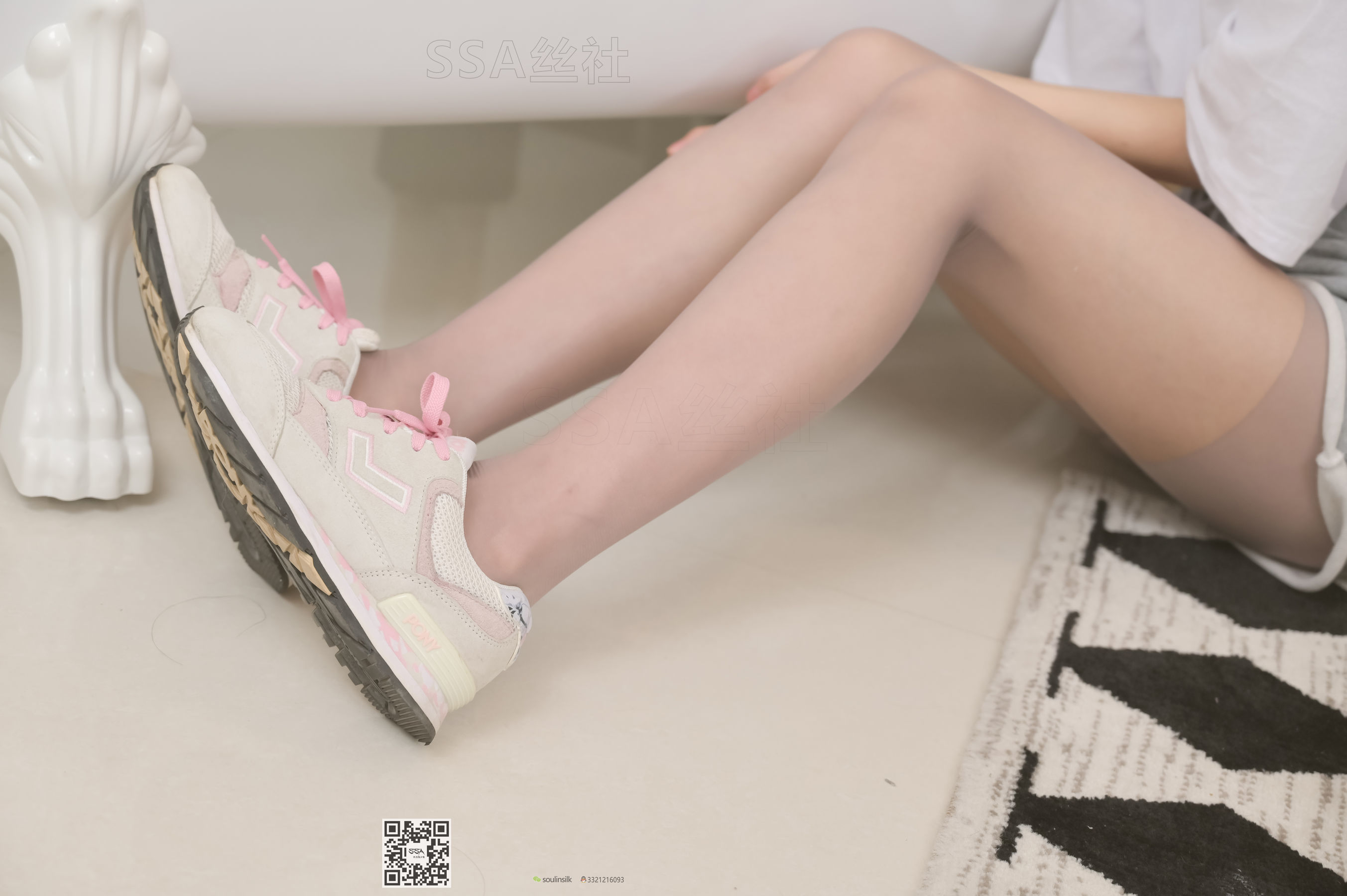 [SSA丝社]超清写真 No.103 腿模君君 每个角度都有不一样的她