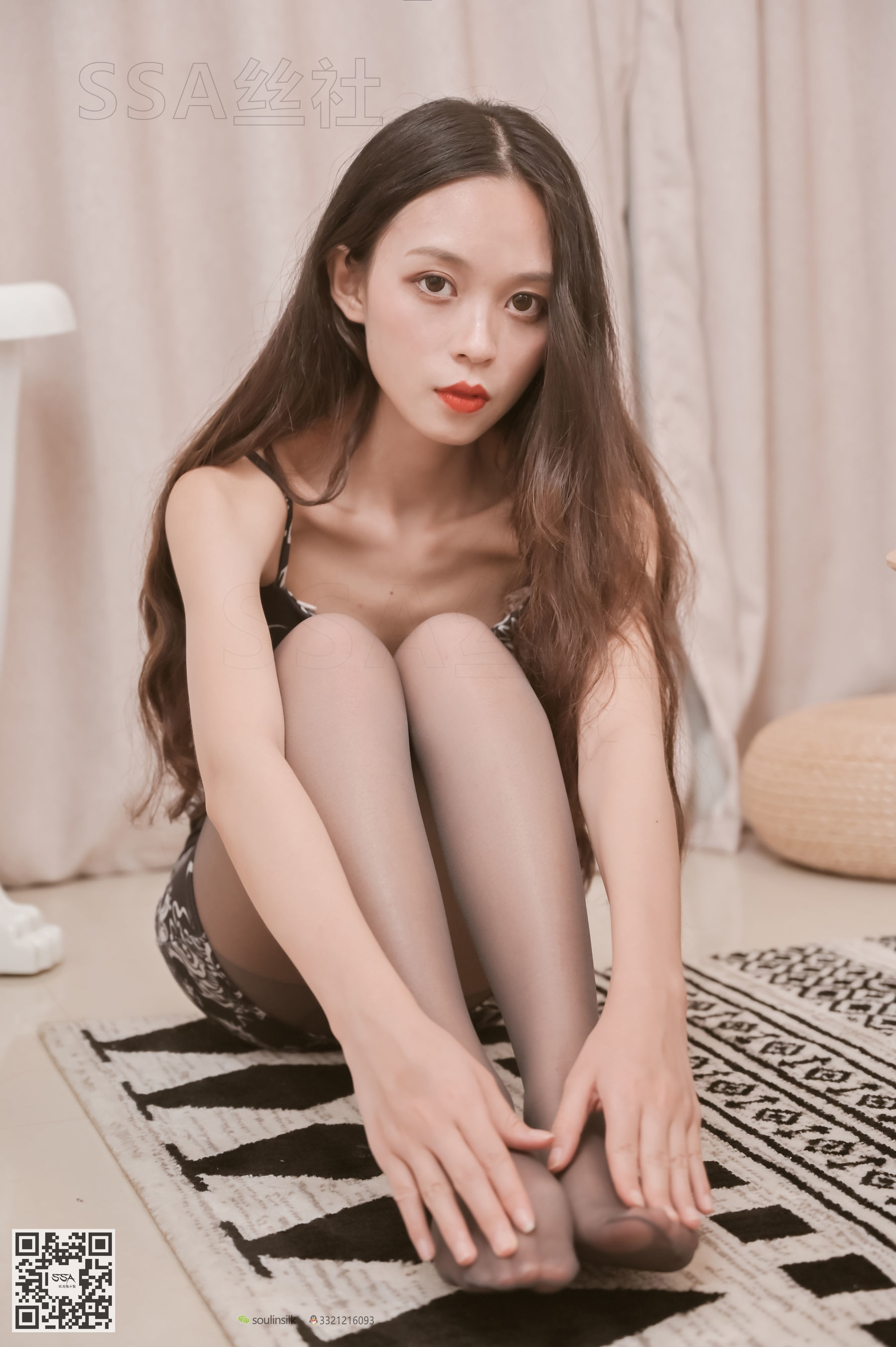 [SSA丝社]超清写真 No.105 腿模西西 超短旗袍灰丝脱丝特写