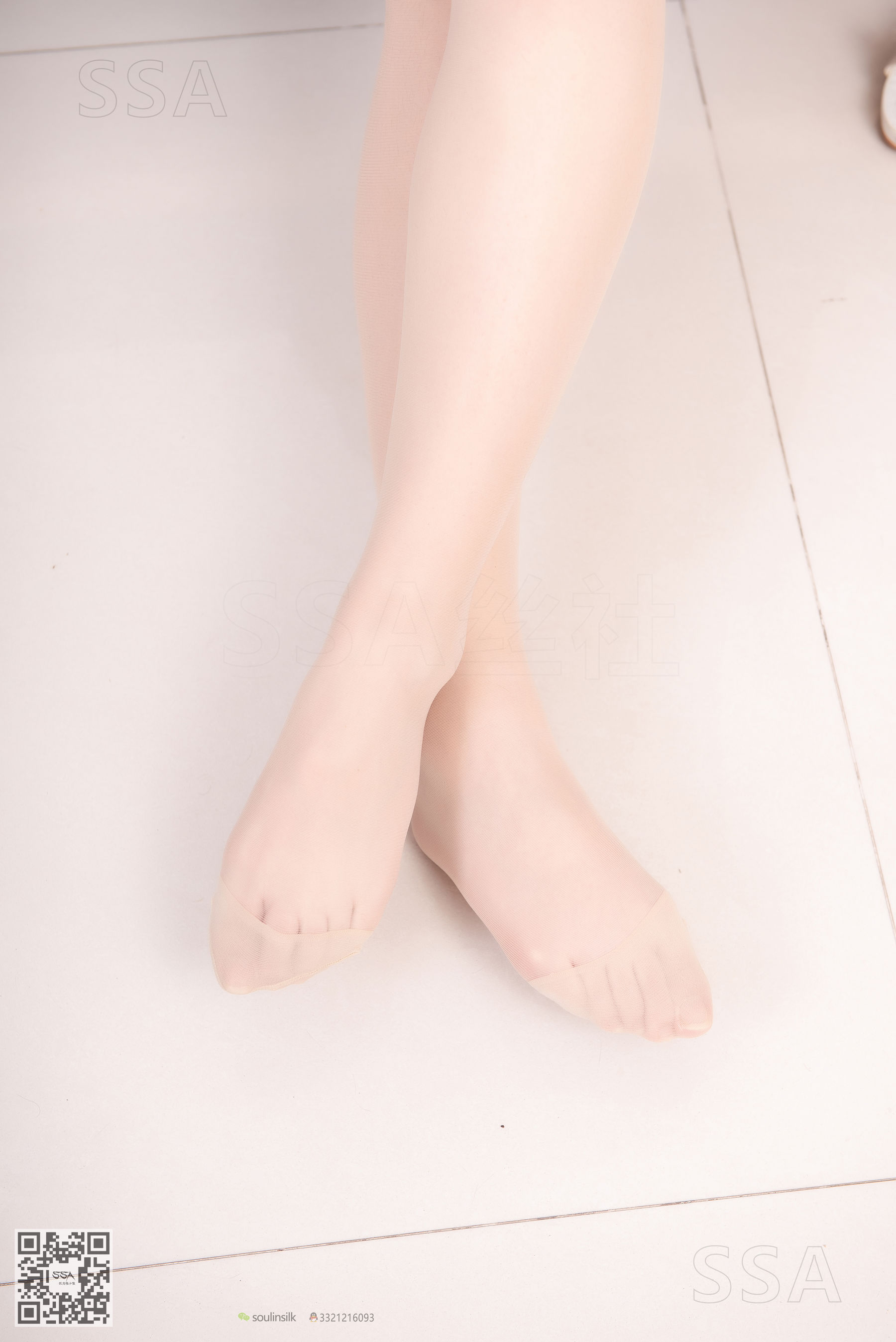 [SSA丝社]超清写真 No.212 冷冷 丰盈高冷学妹的百褶裙