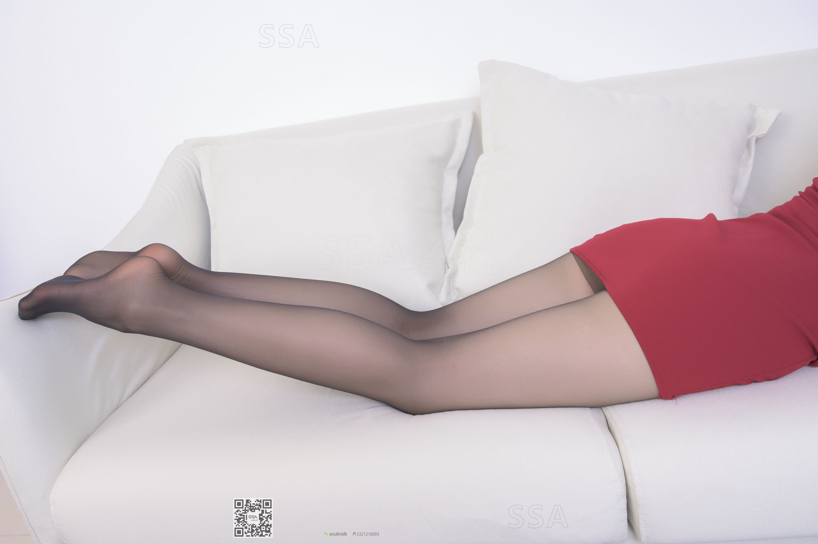 [SSA丝社]超清写真 No.241 高挑美女雯雯 时尚小红裙