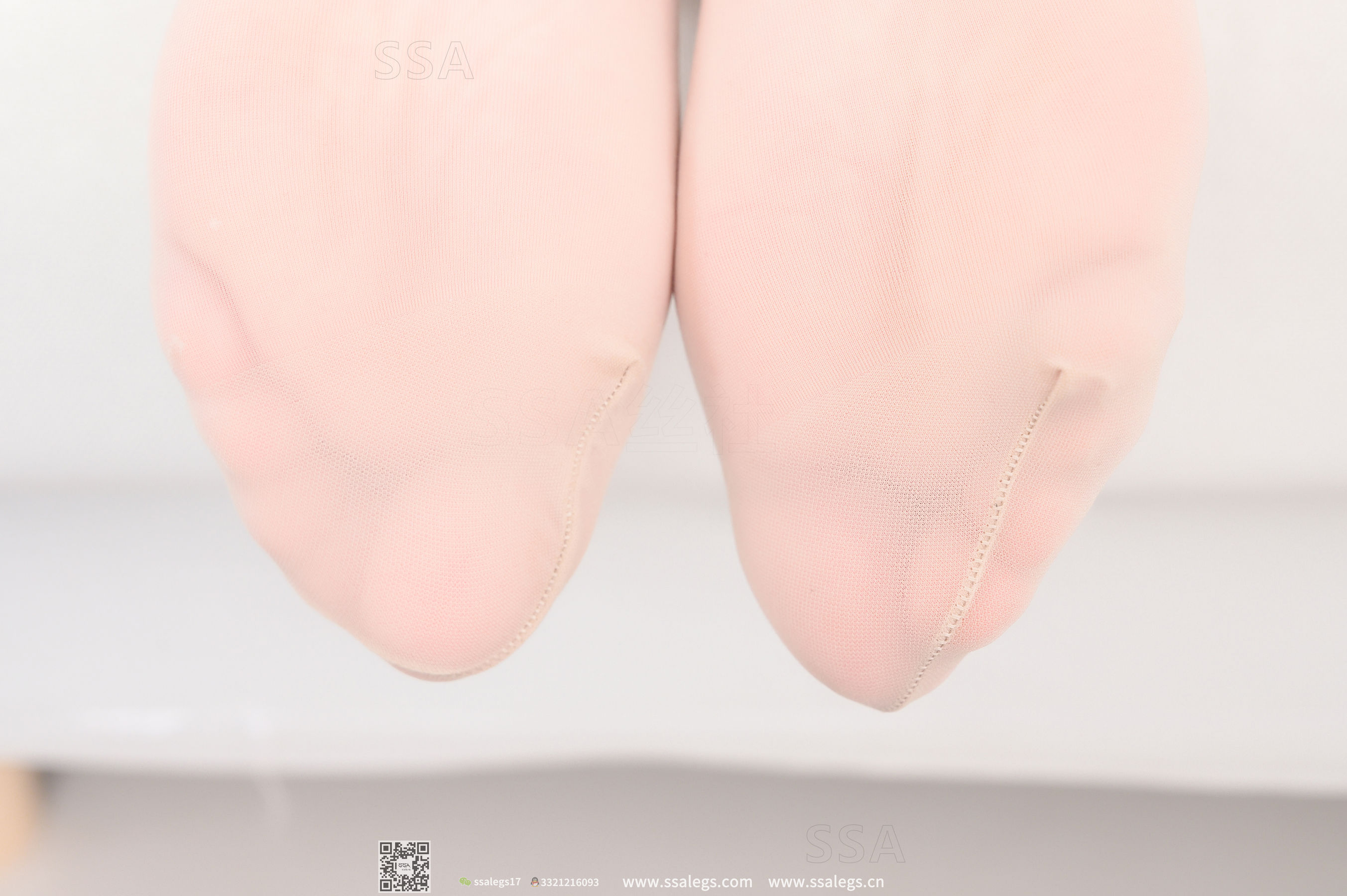 [SSA丝社]超清写真 No.270 君君 丝袜体验师上身试穿水晶鞋