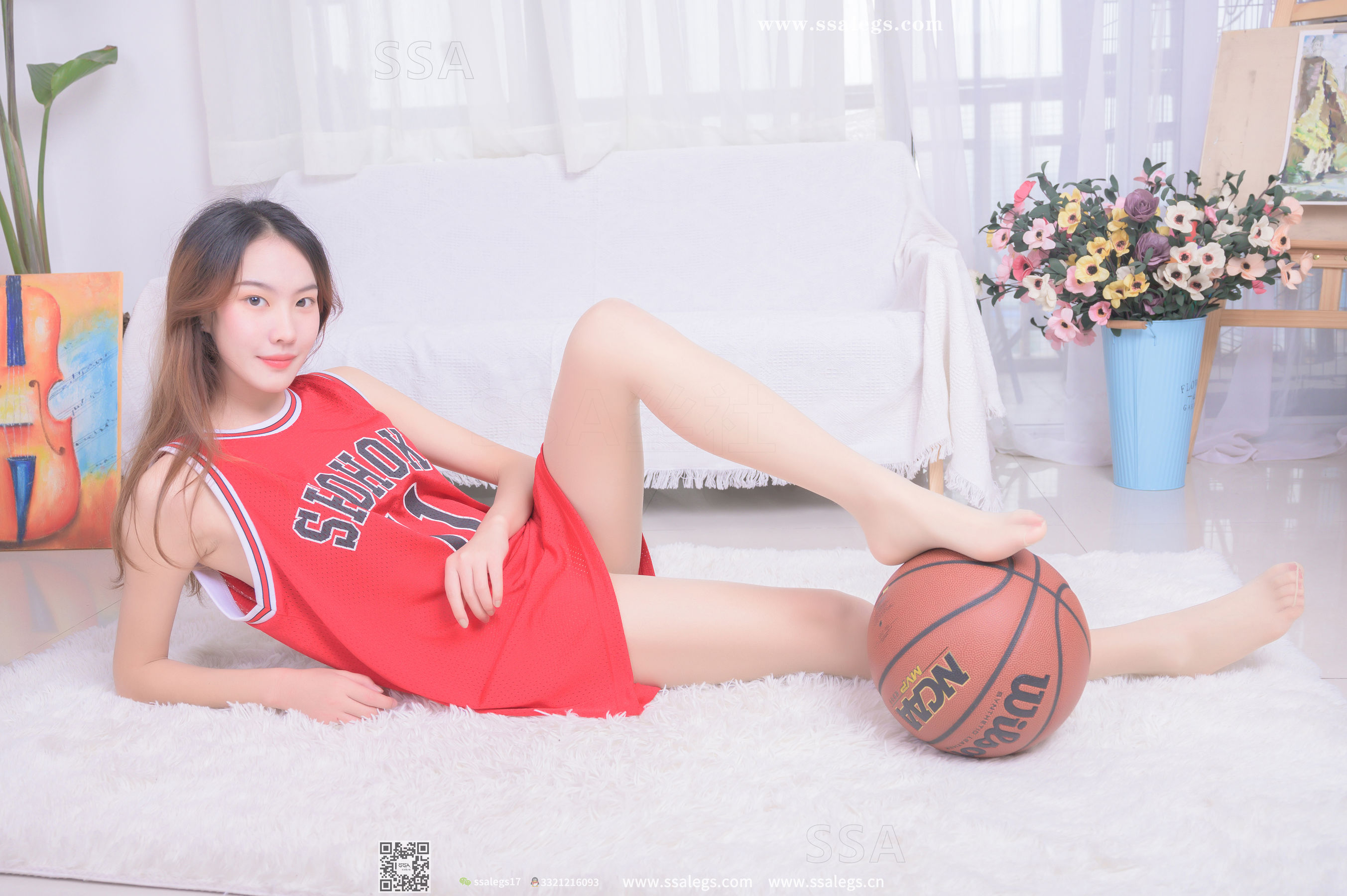 [SSA丝社]超清写真 No.325 素素 小姐姐放假在家穿丝袜陪你玩篮球(下)