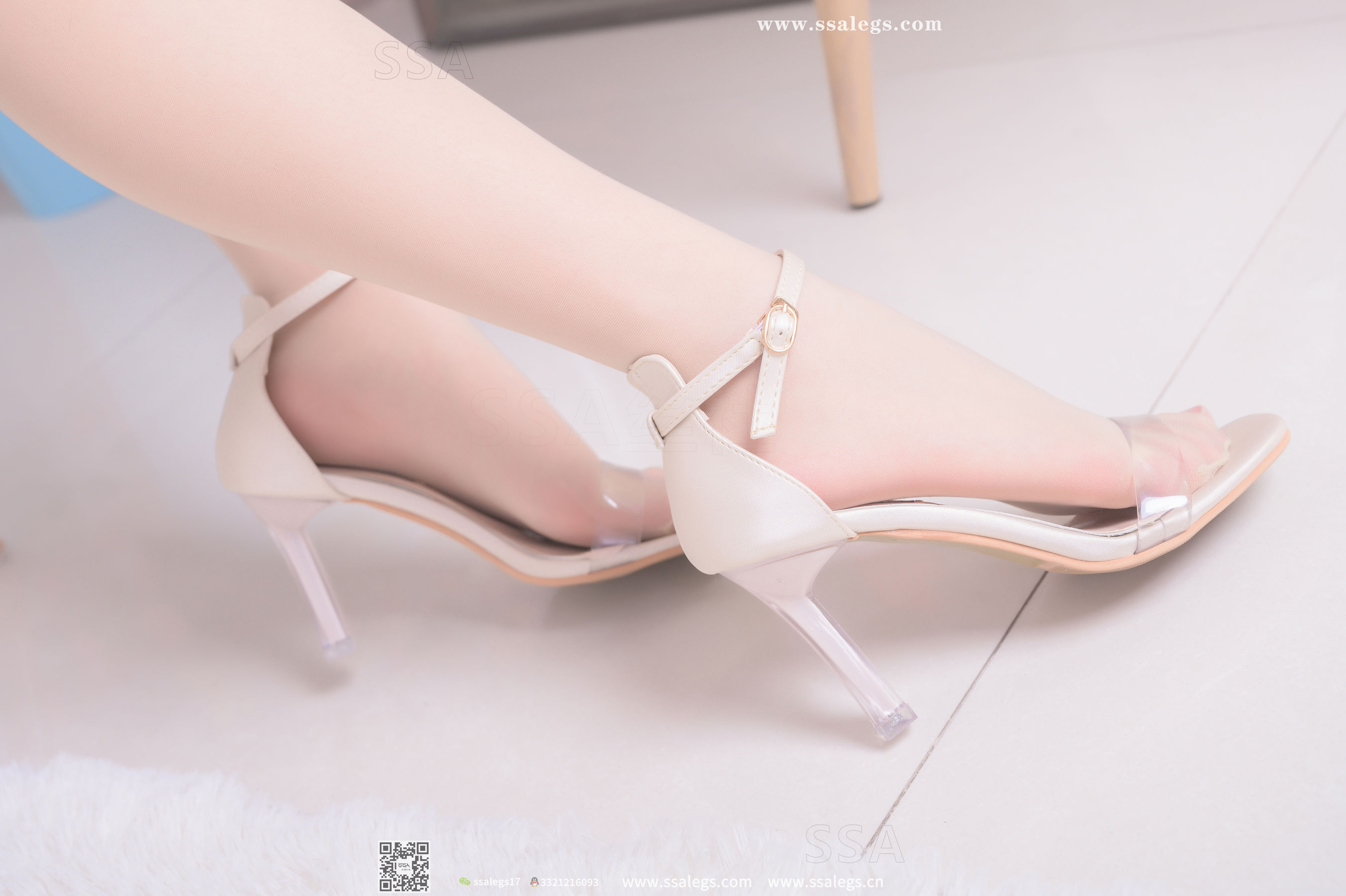 [SSA丝社]超清写真 No.340 素素 画师少女的透明高跟鞋肉丝袜(上)