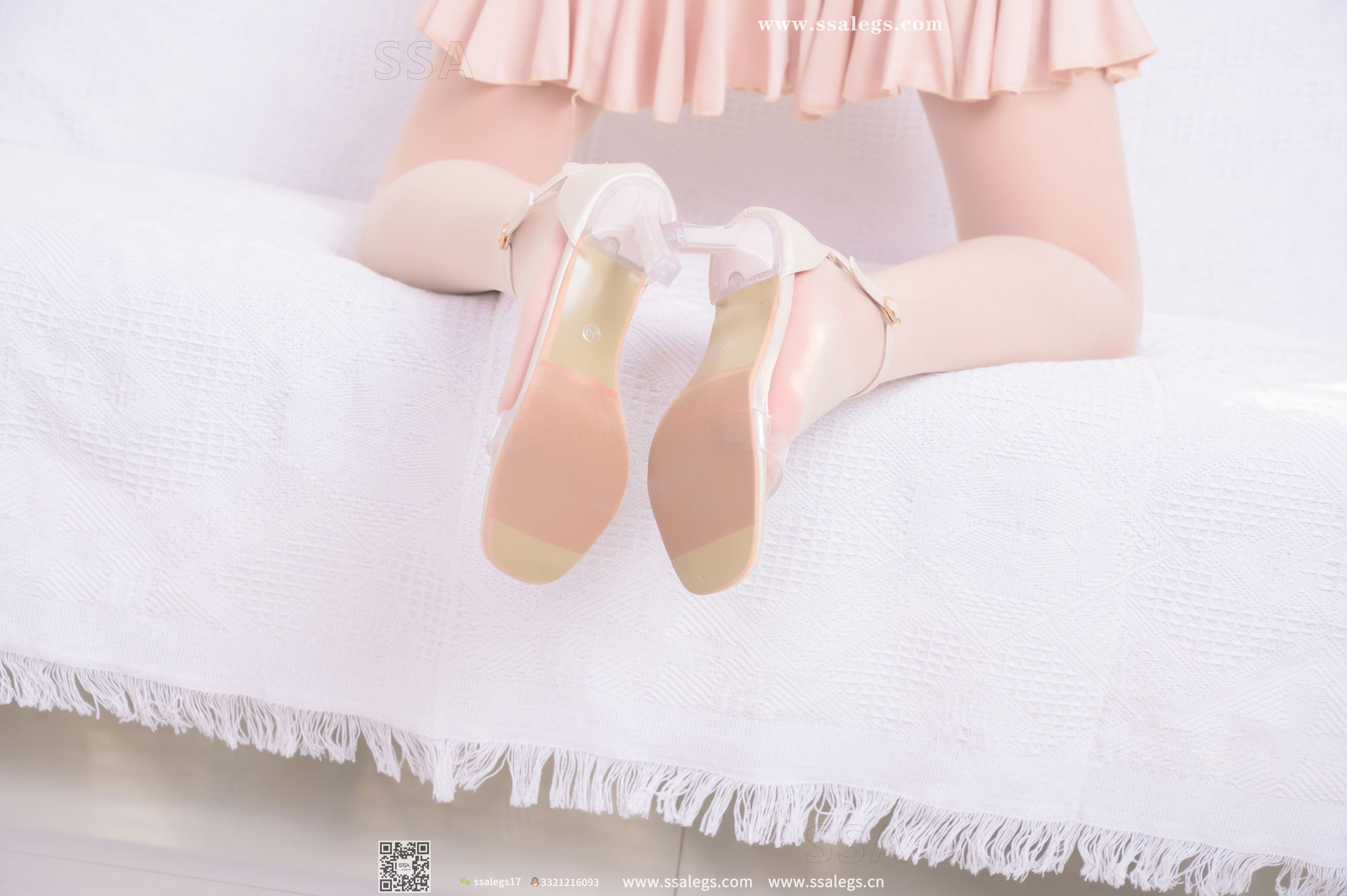 [SSA丝社]超清写真 No.340 素素 画师少女的透明高跟鞋肉丝袜(上)