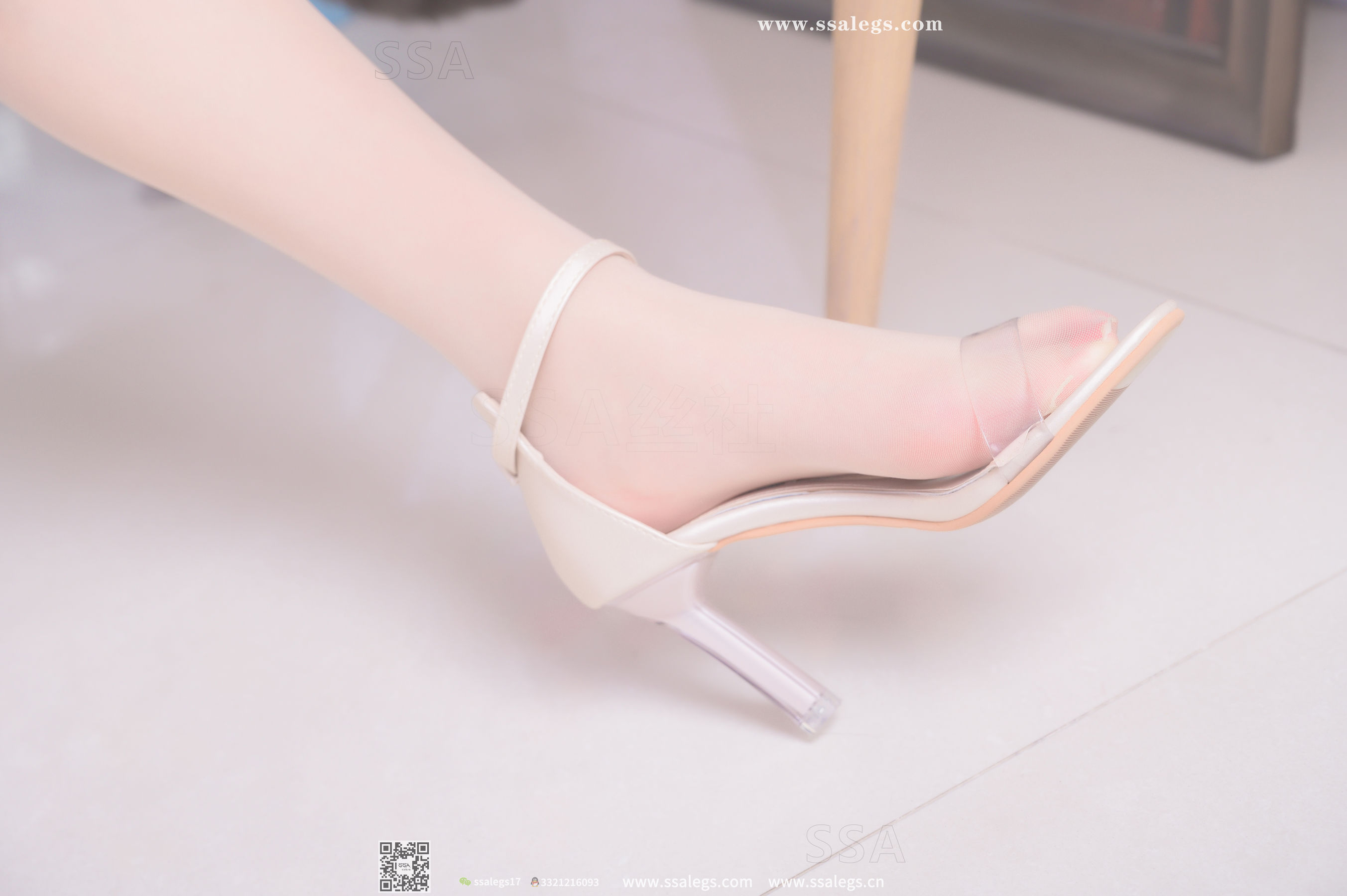 [SSA丝社]超清写真 No.340 素素 画师少女的透明高跟鞋肉丝袜(上)