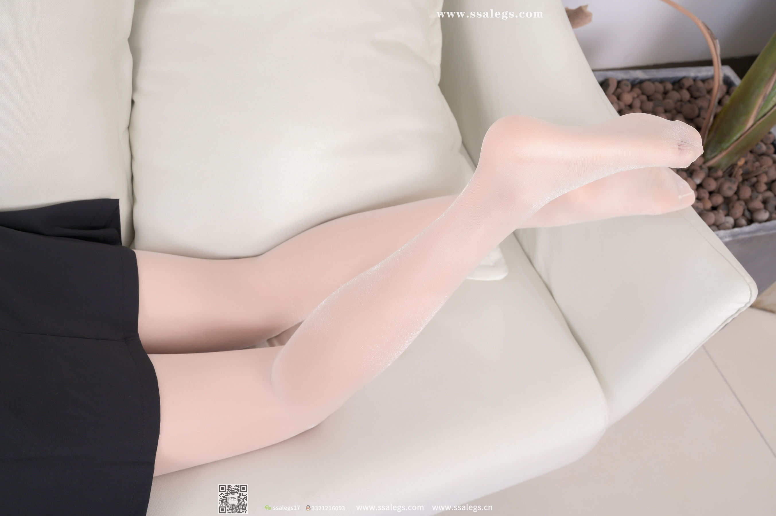 [SSA丝社]超清写真 No.388 素素 吊带短裙下亮闪闪开档肉丝(下)