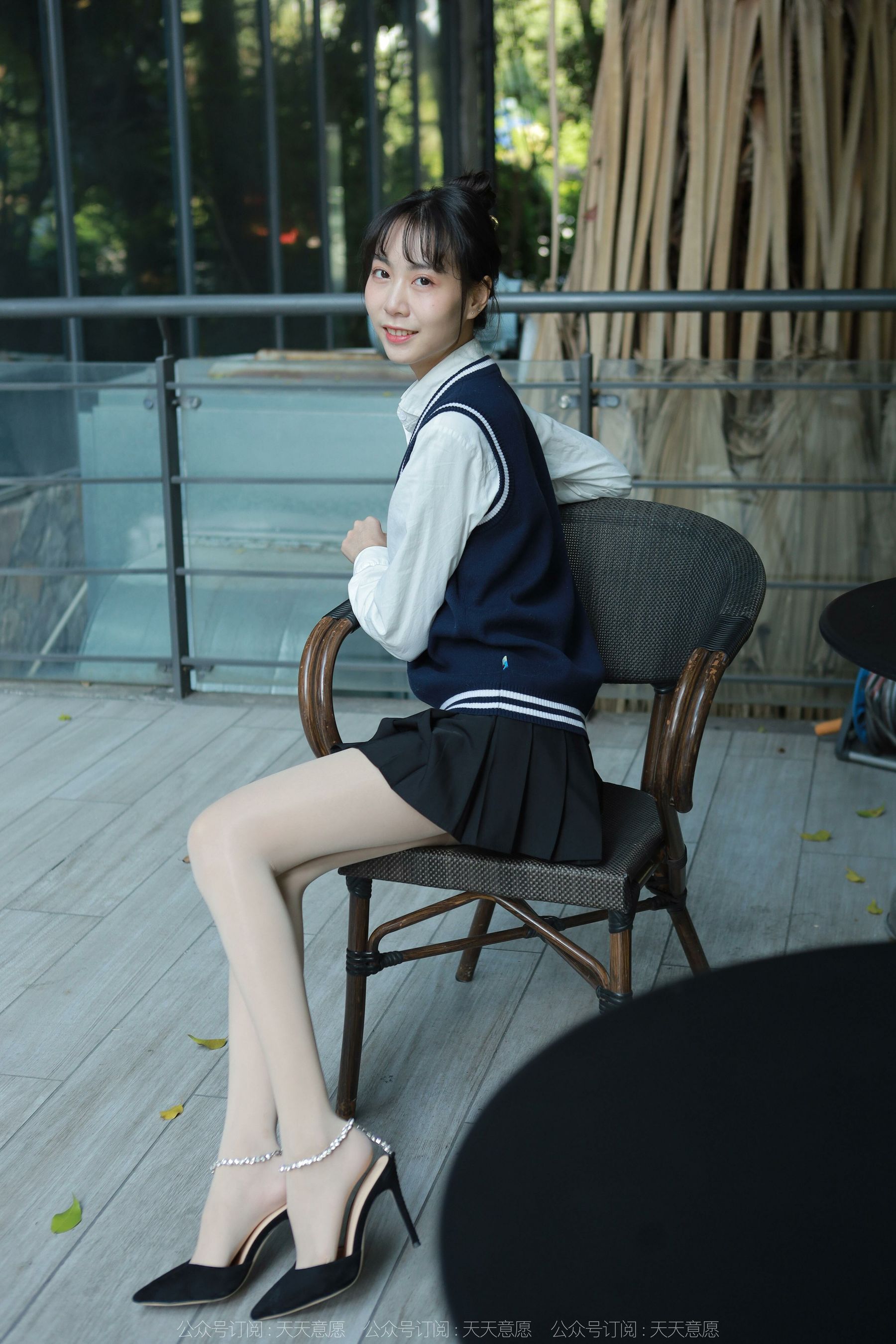 [异思趣向IESS] 模特 团团 《纯玉学苑装》