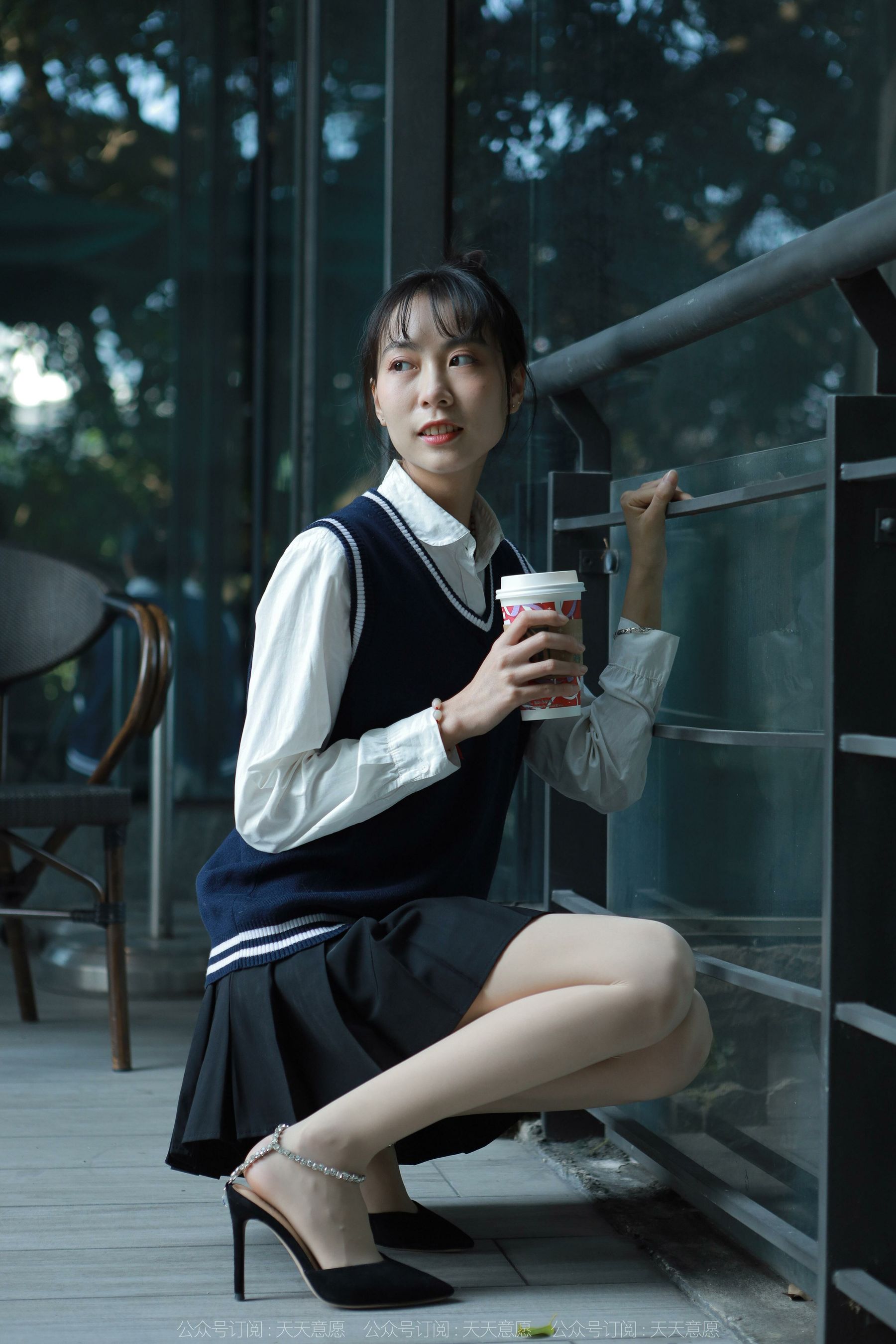 [异思趣向IESS] 模特 团团 《纯玉学苑装》