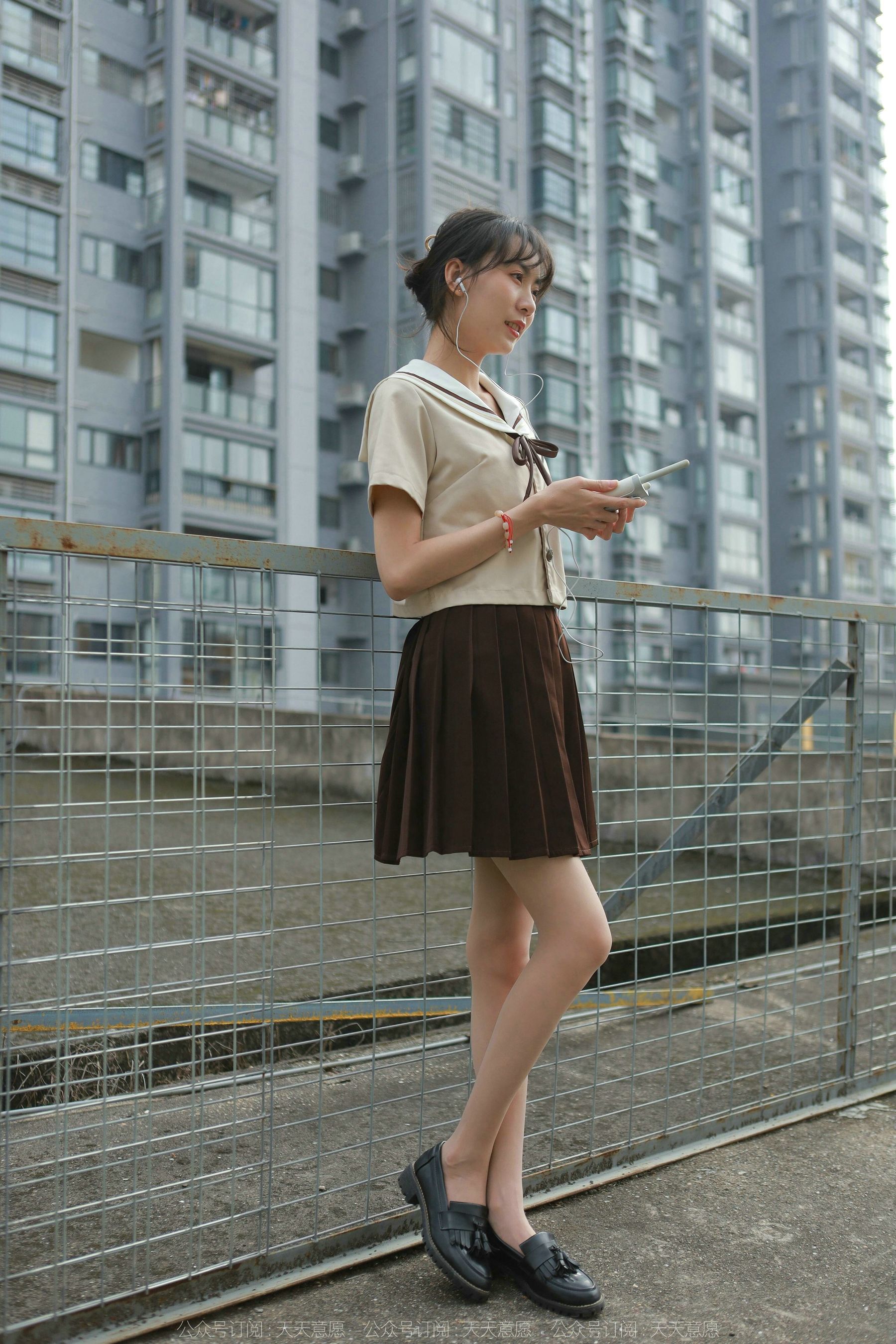 [异思趣向IESS] 模特 团团 《网易云长腿少女》