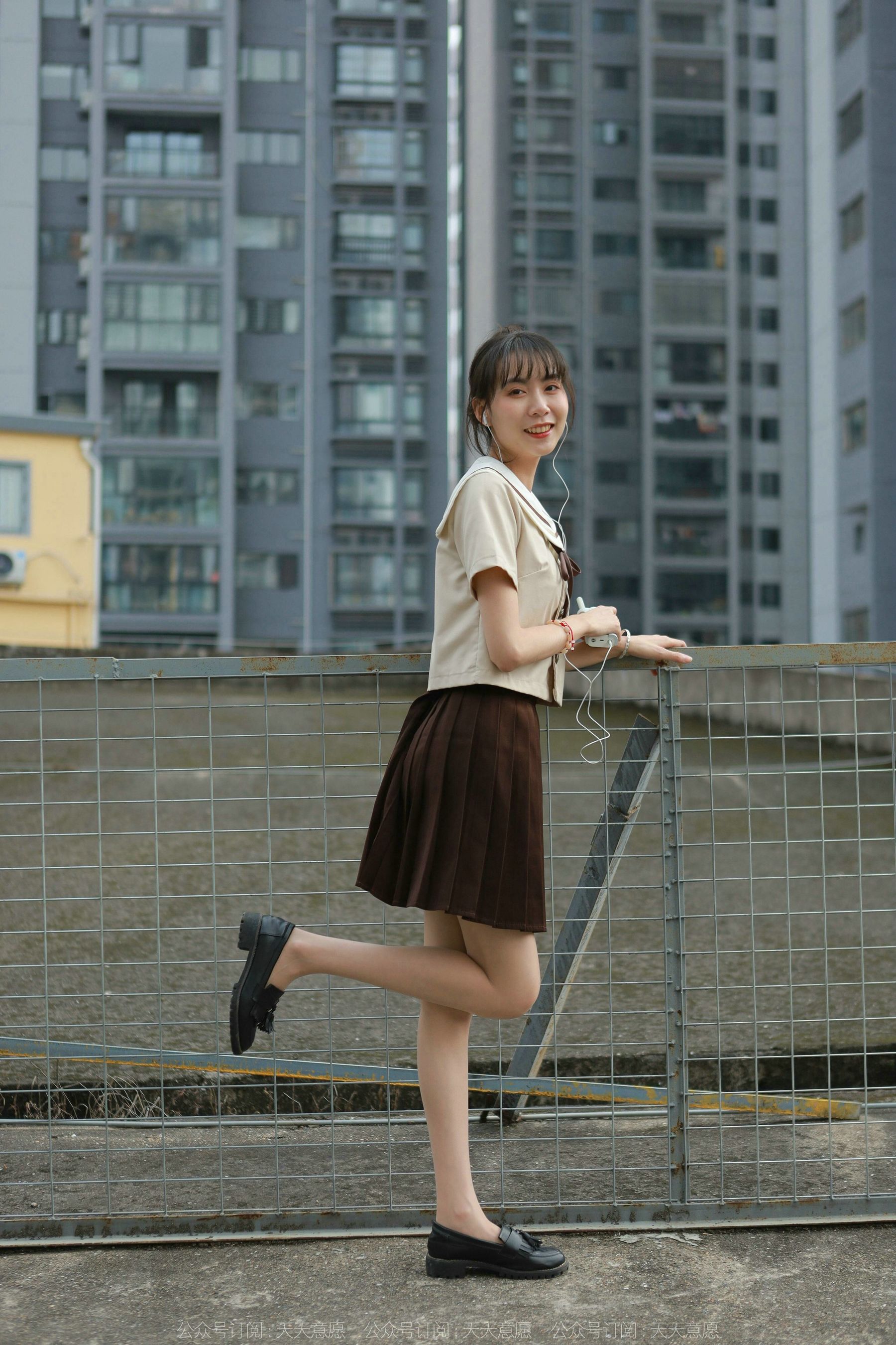 [异思趣向IESS] 模特 团团 《网易云长腿少女》