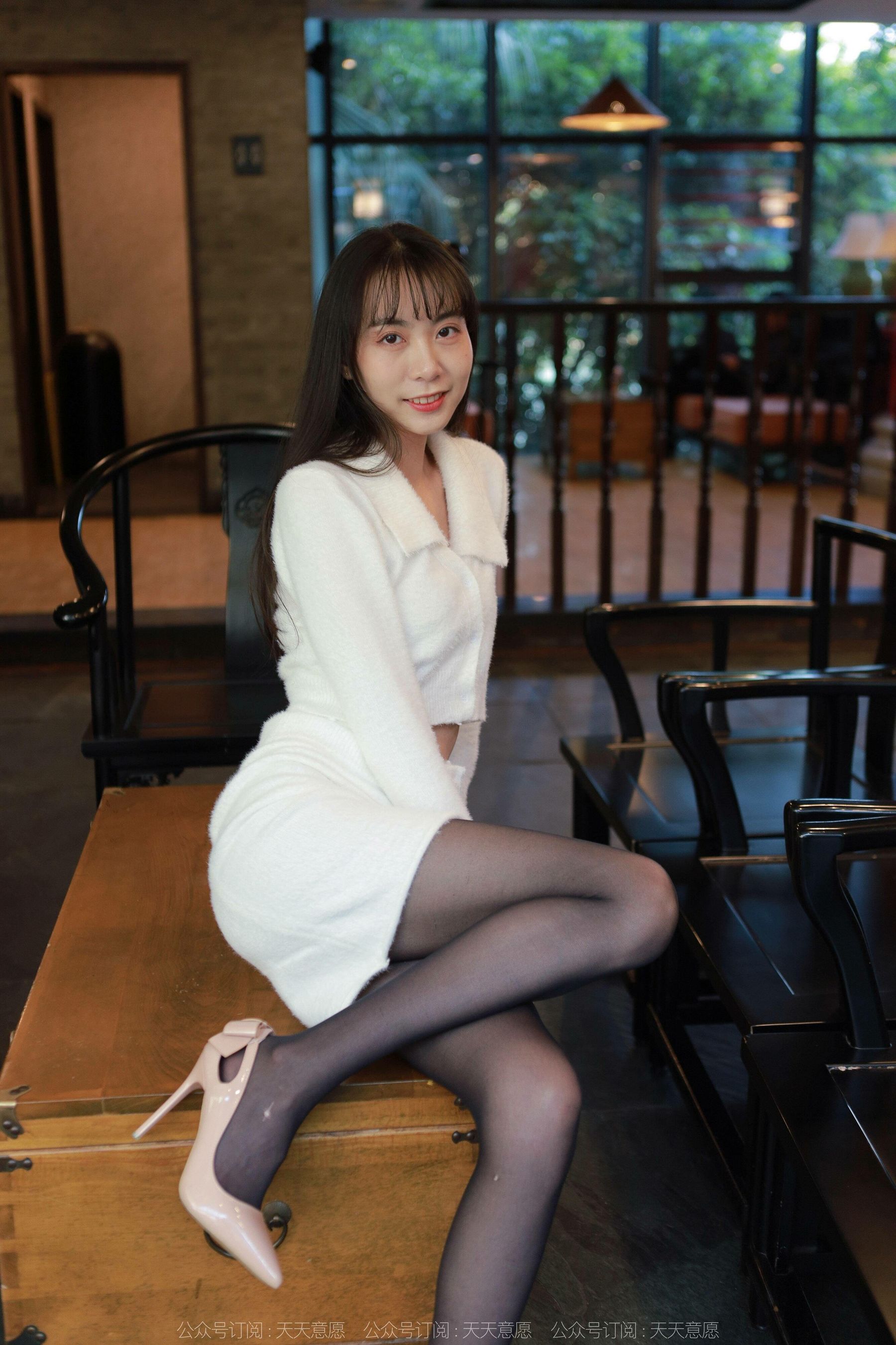 [异思趣向IESS] 模特 团团 《阳光下的白裙长腿》