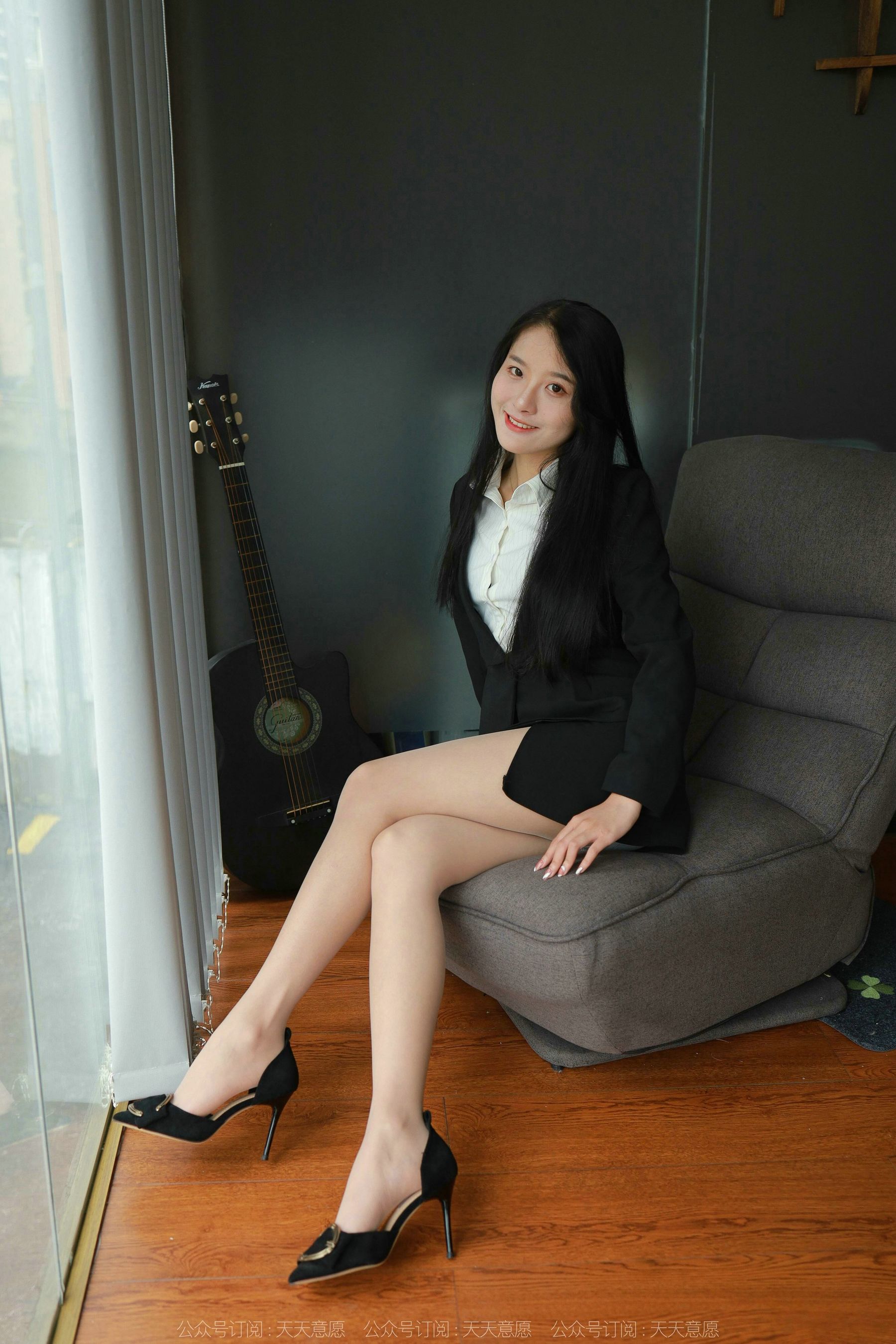 [异思趣向IESS] 模特 婉萍 《OL俏佳人》