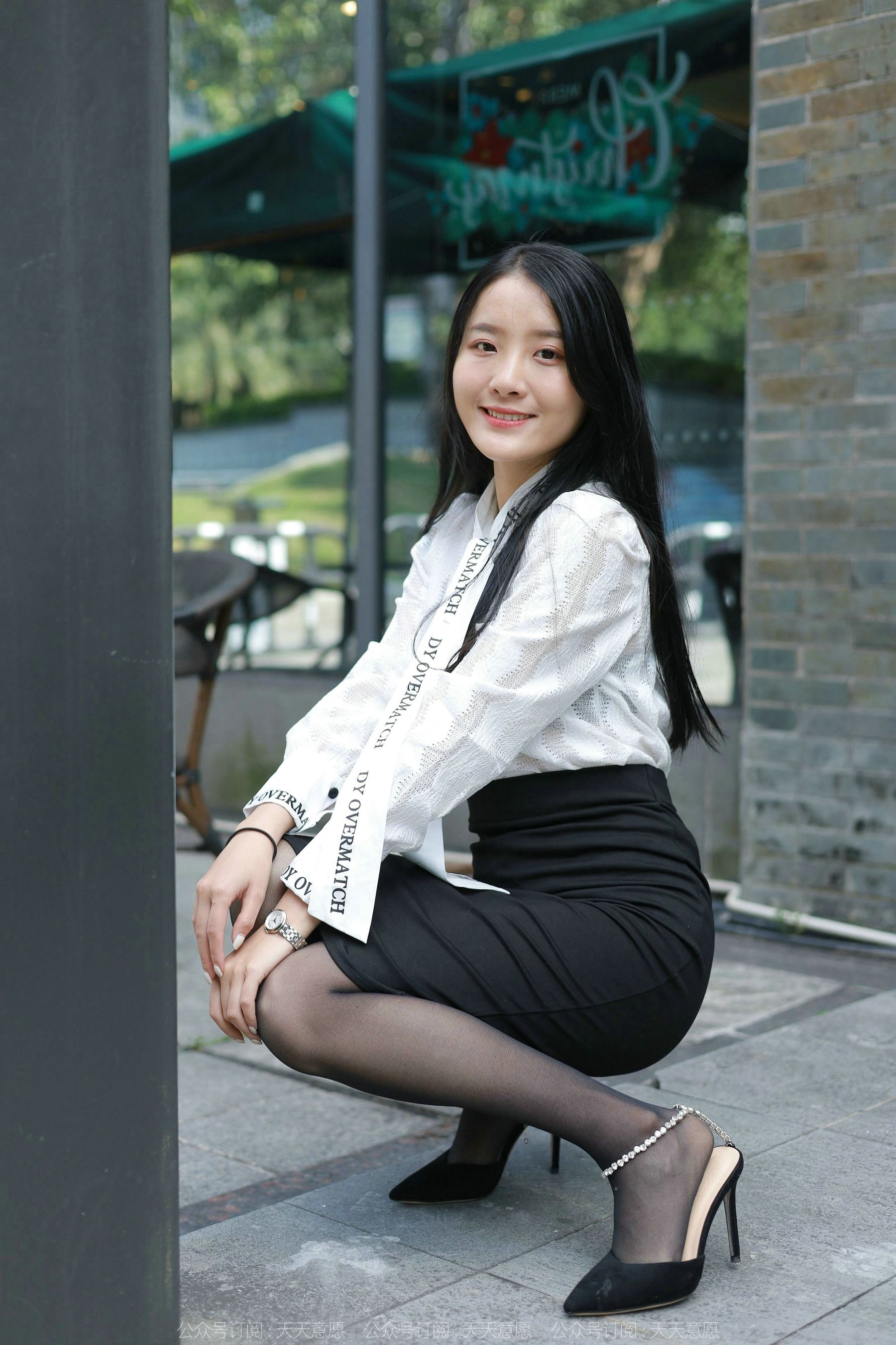 [异思趣向IESS] 模特 婉萍 《性感OL窄裙》