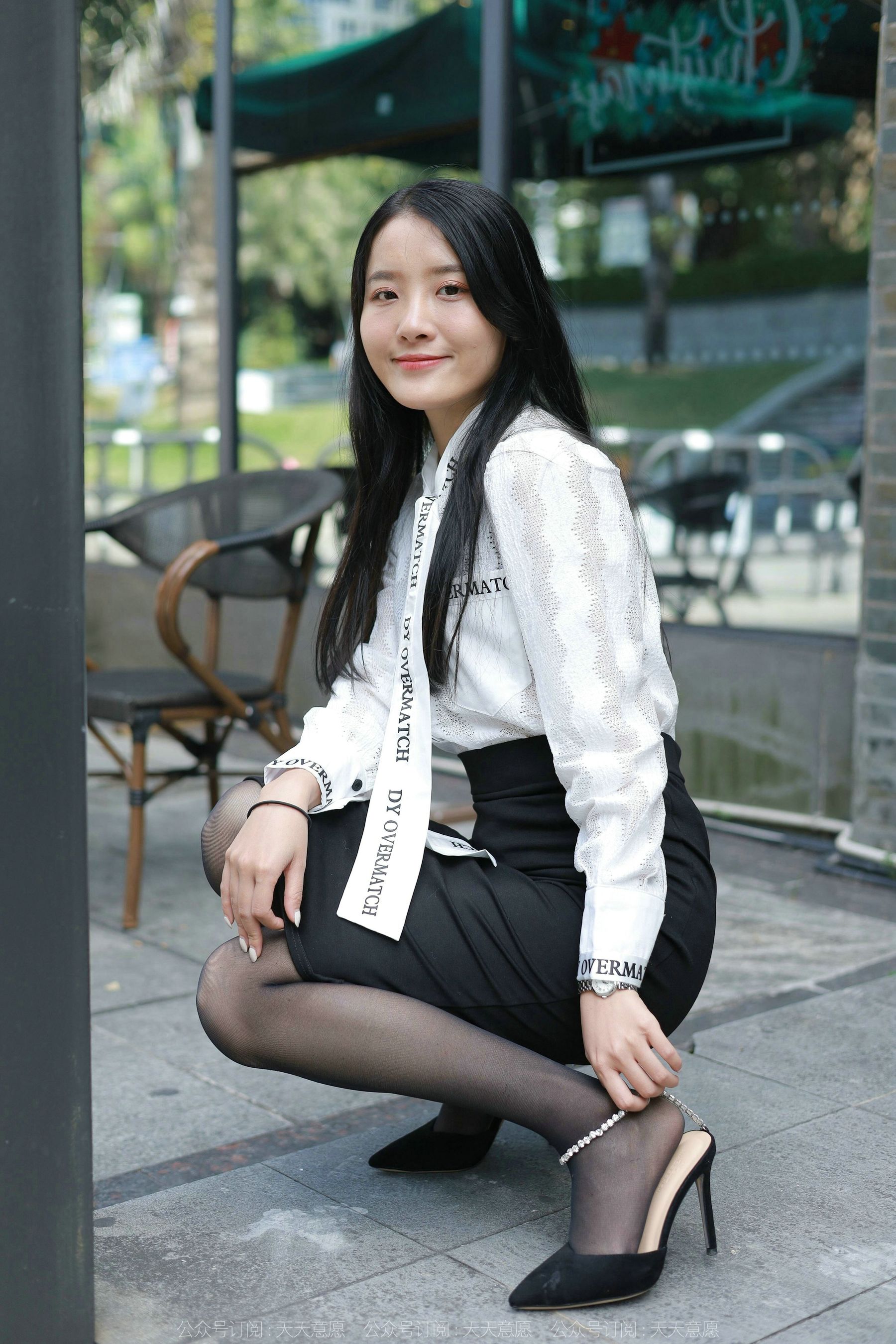 [异思趣向IESS] 模特 婉萍 《性感OL窄裙》