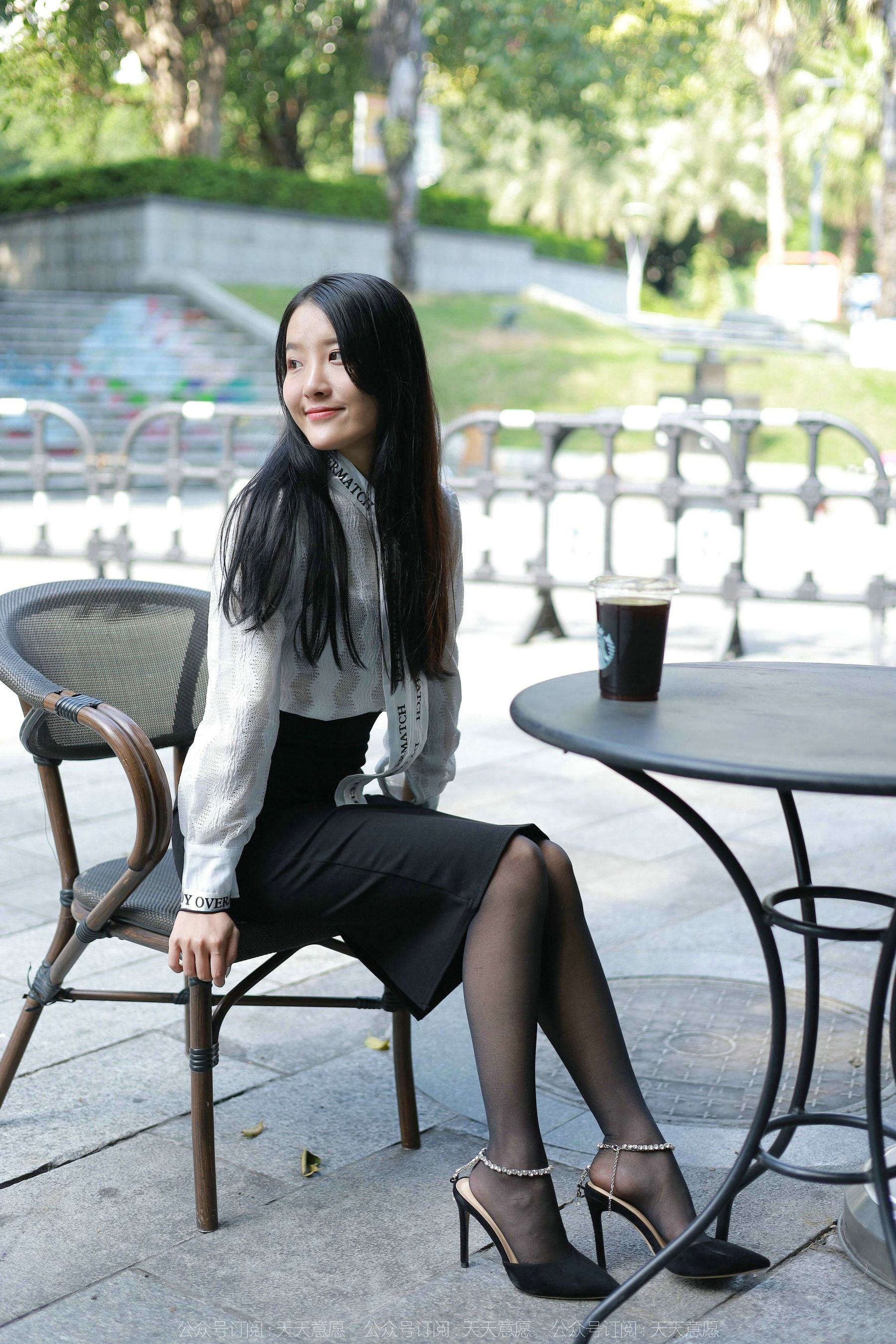 [异思趣向IESS] 模特 婉萍 《性感OL窄裙》