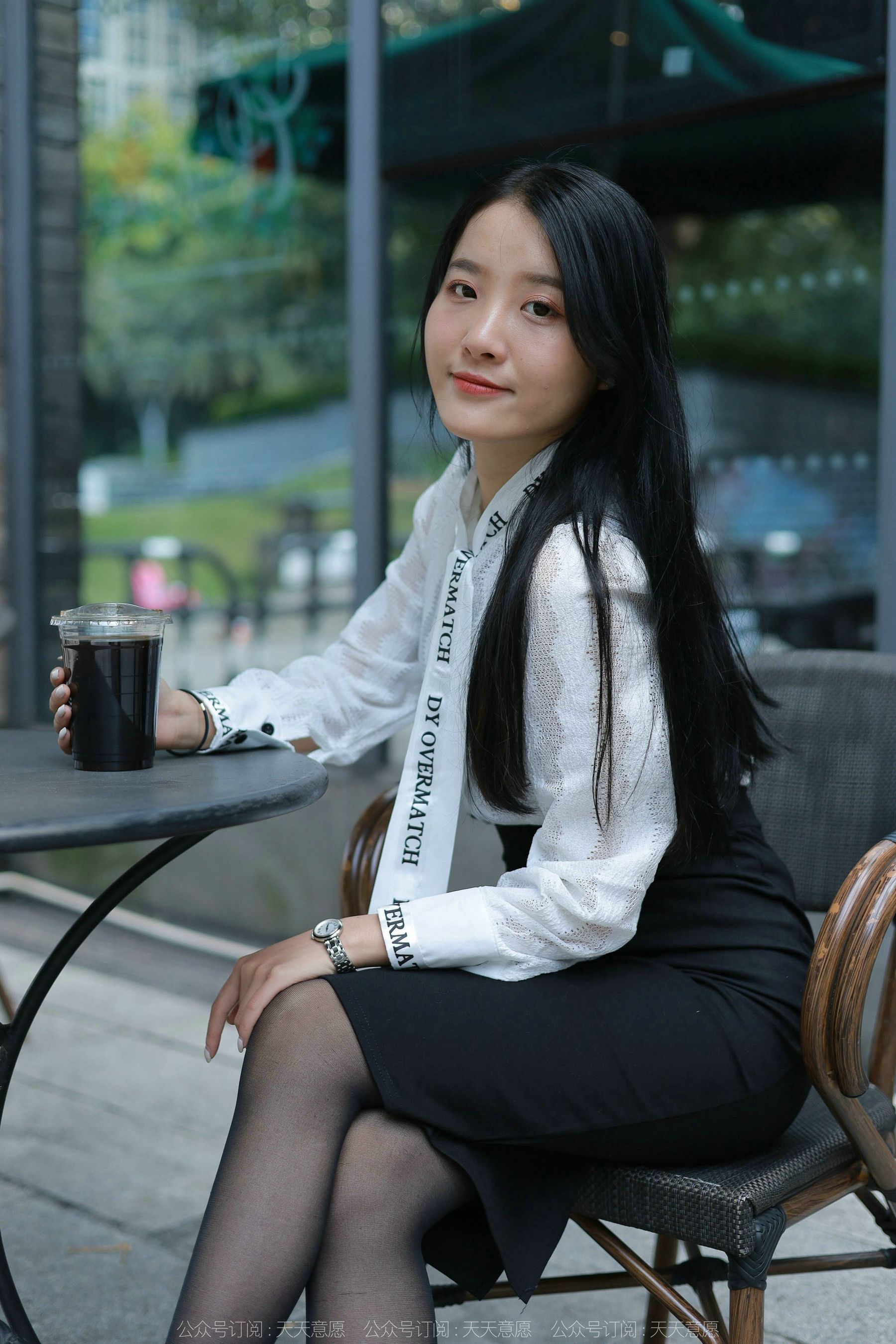 [异思趣向IESS] 模特 婉萍 《性感OL窄裙》