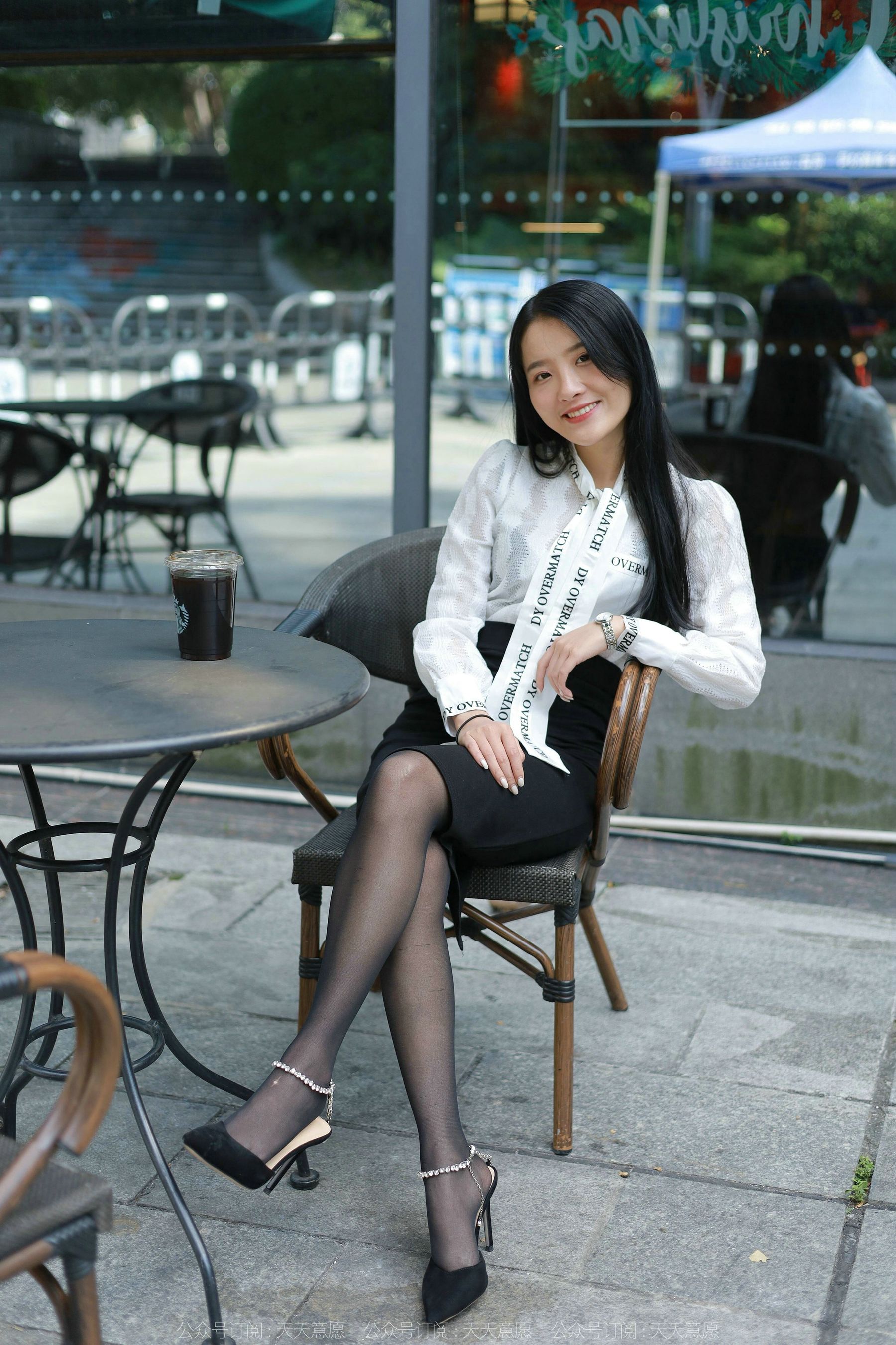[异思趣向IESS] 模特 婉萍 《性感OL窄裙》