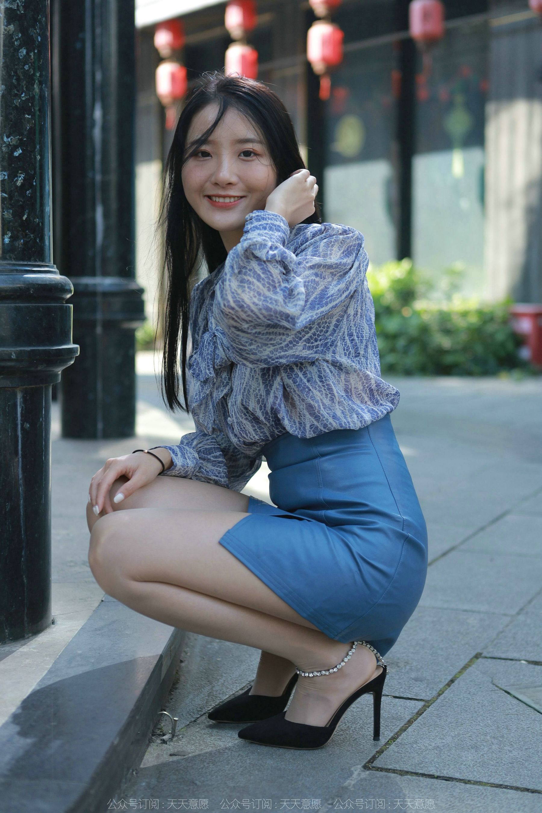 [异思趣向IESS] 模特 婉萍 《油亮蓝色短裙》