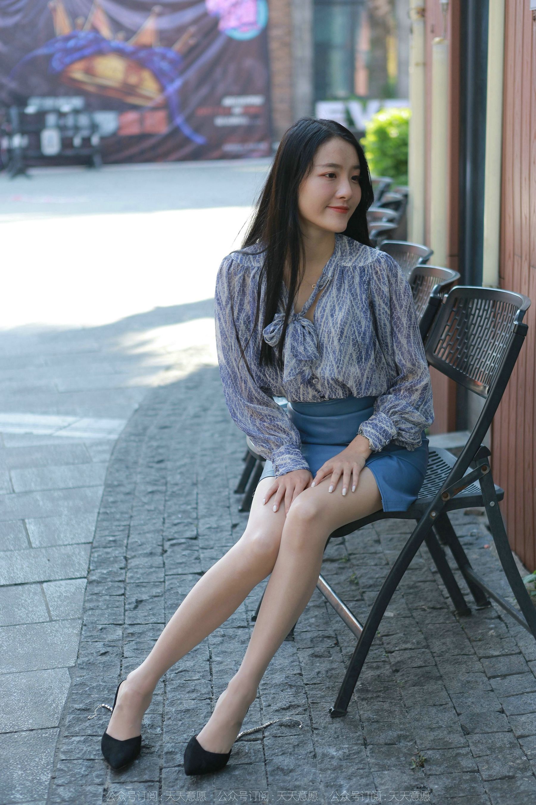 [异思趣向IESS] 模特 婉萍 《油亮蓝色短裙》