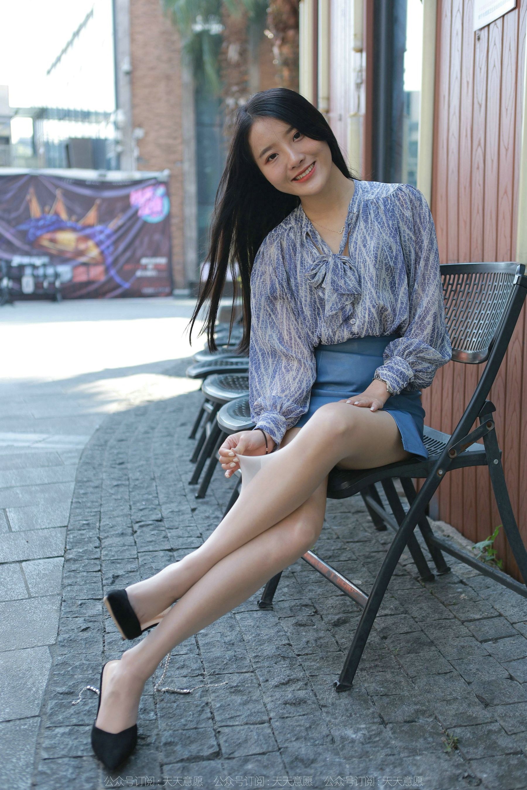 [异思趣向IESS] 模特 婉萍 《油亮蓝色短裙》