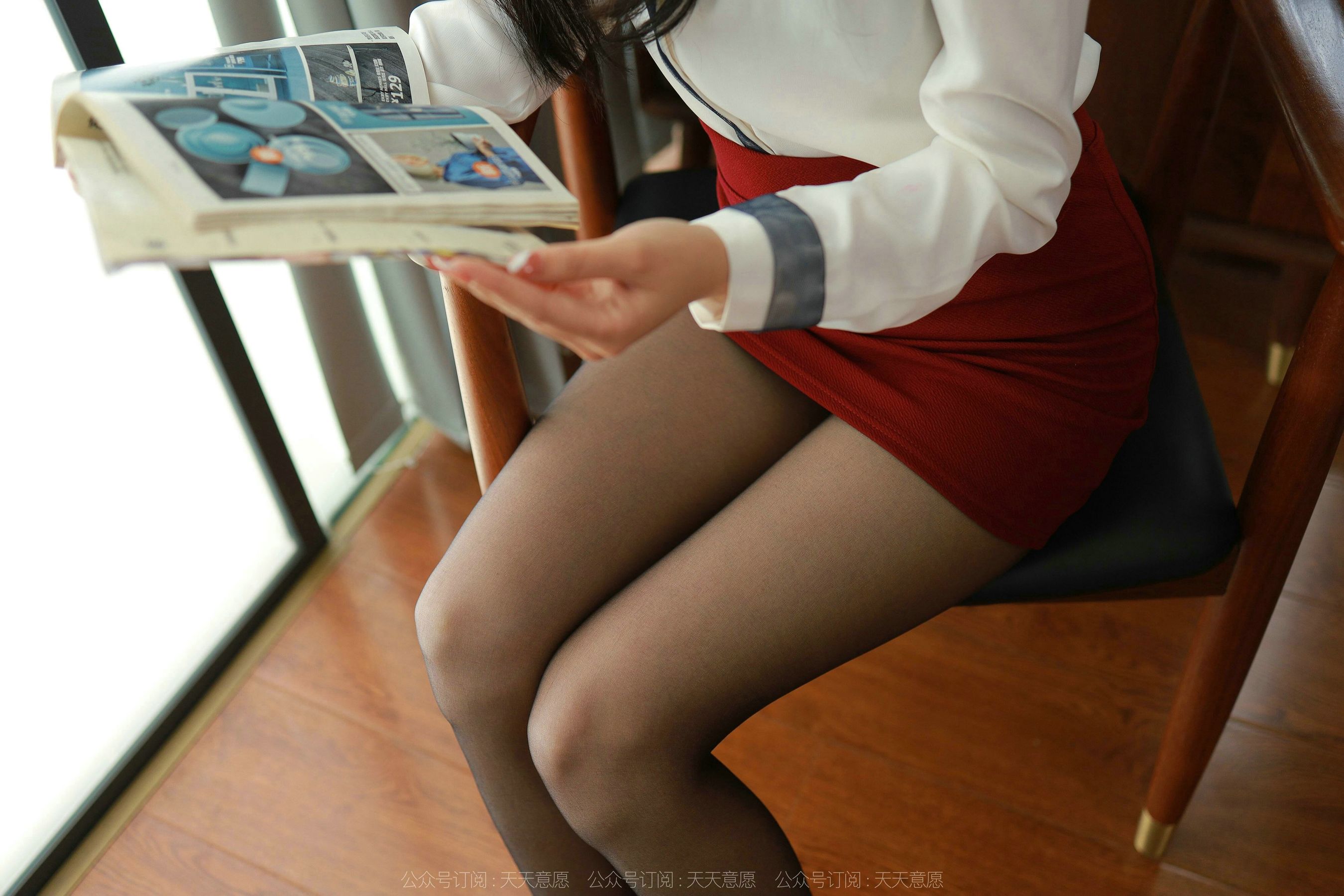 [异思趣向IESS] 模特 婉萍 《红色凉鞋配黑丝》