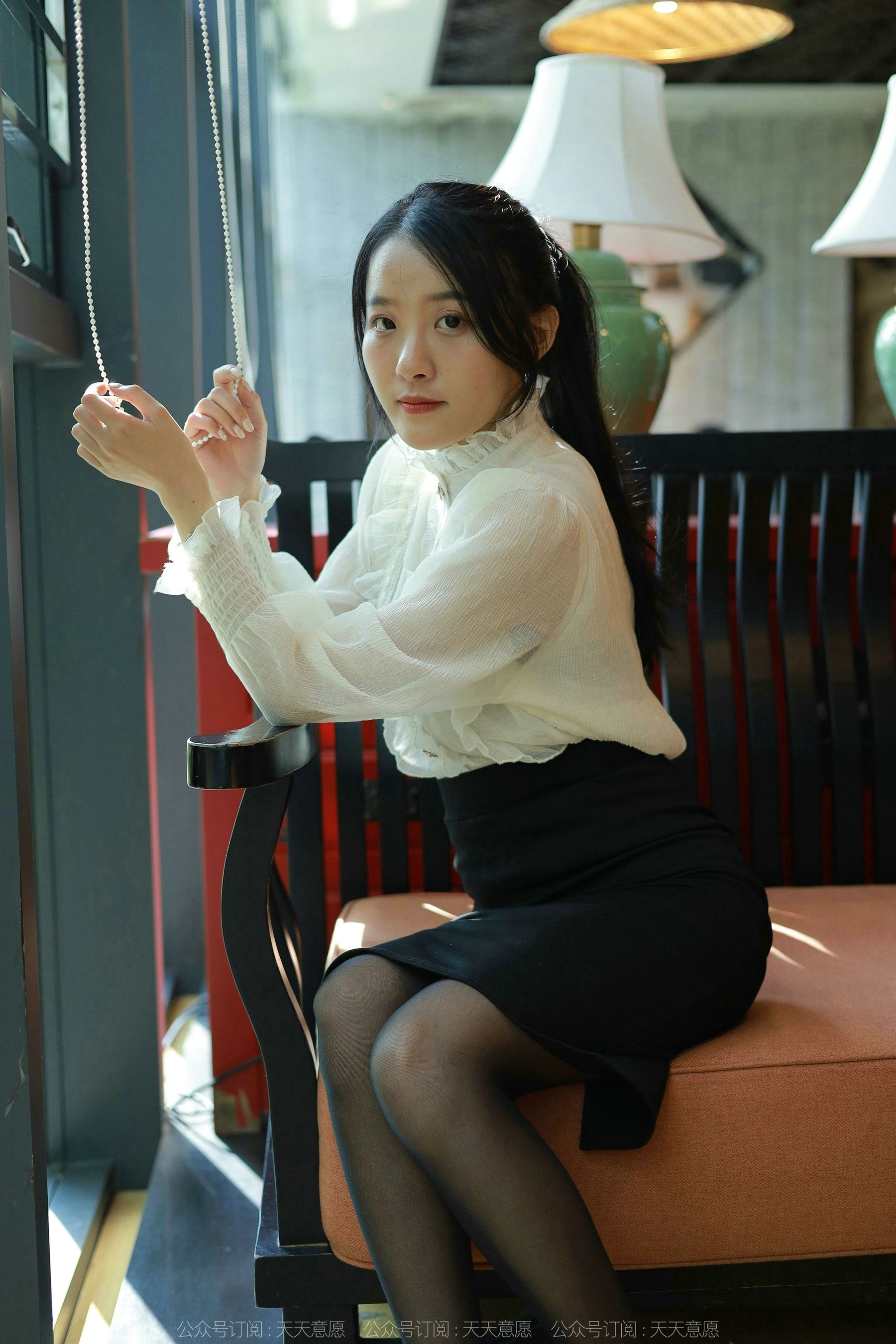 [异思趣向IESS] 模特 婉萍 《黑丝咖啡》