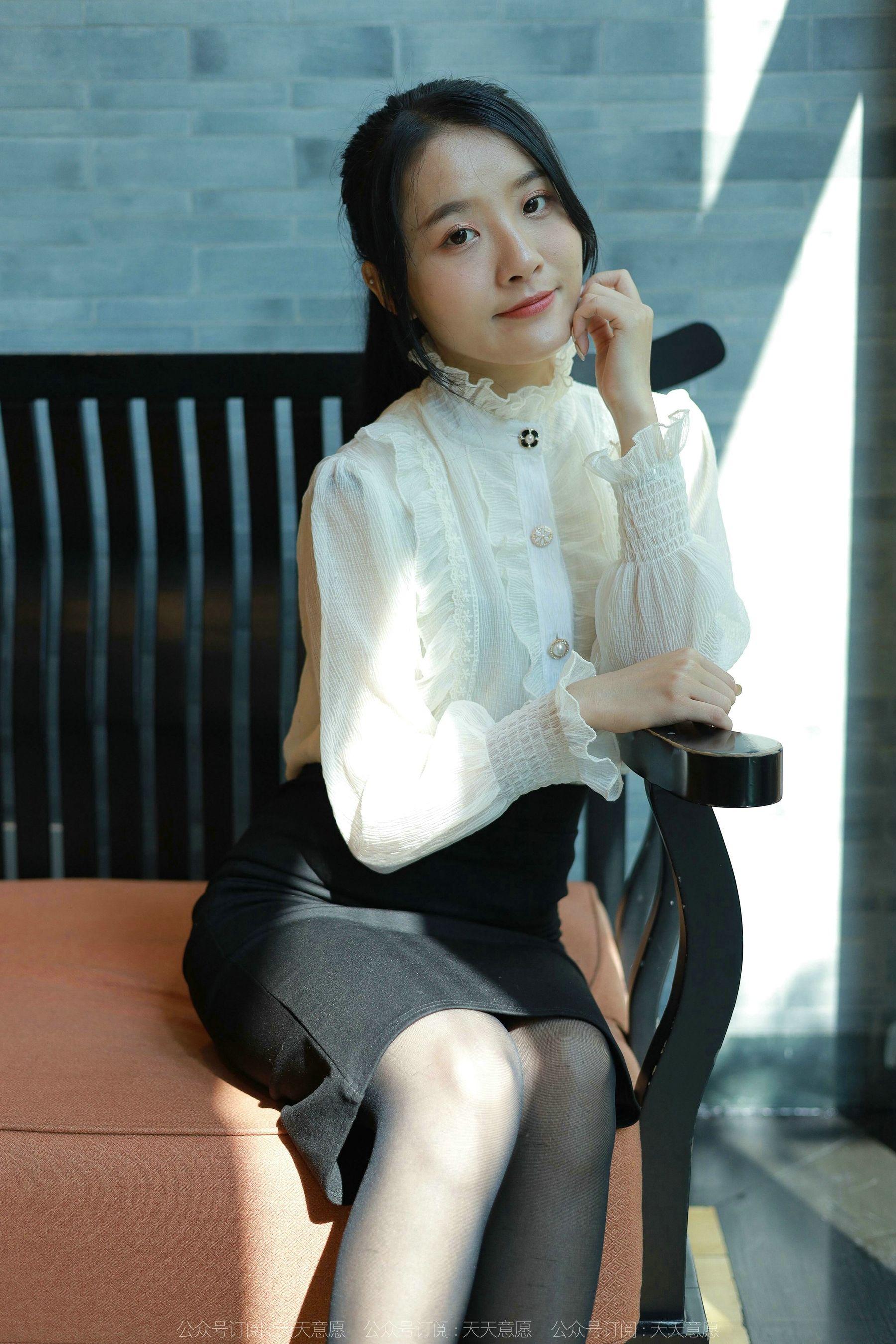 [异思趣向IESS] 模特 婉萍 《黑丝咖啡》