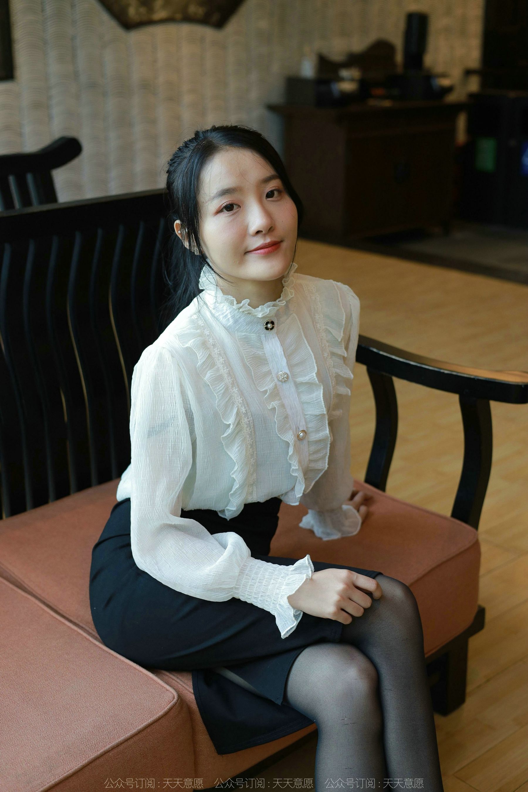 [异思趣向IESS] 模特 婉萍 《黑丝咖啡》