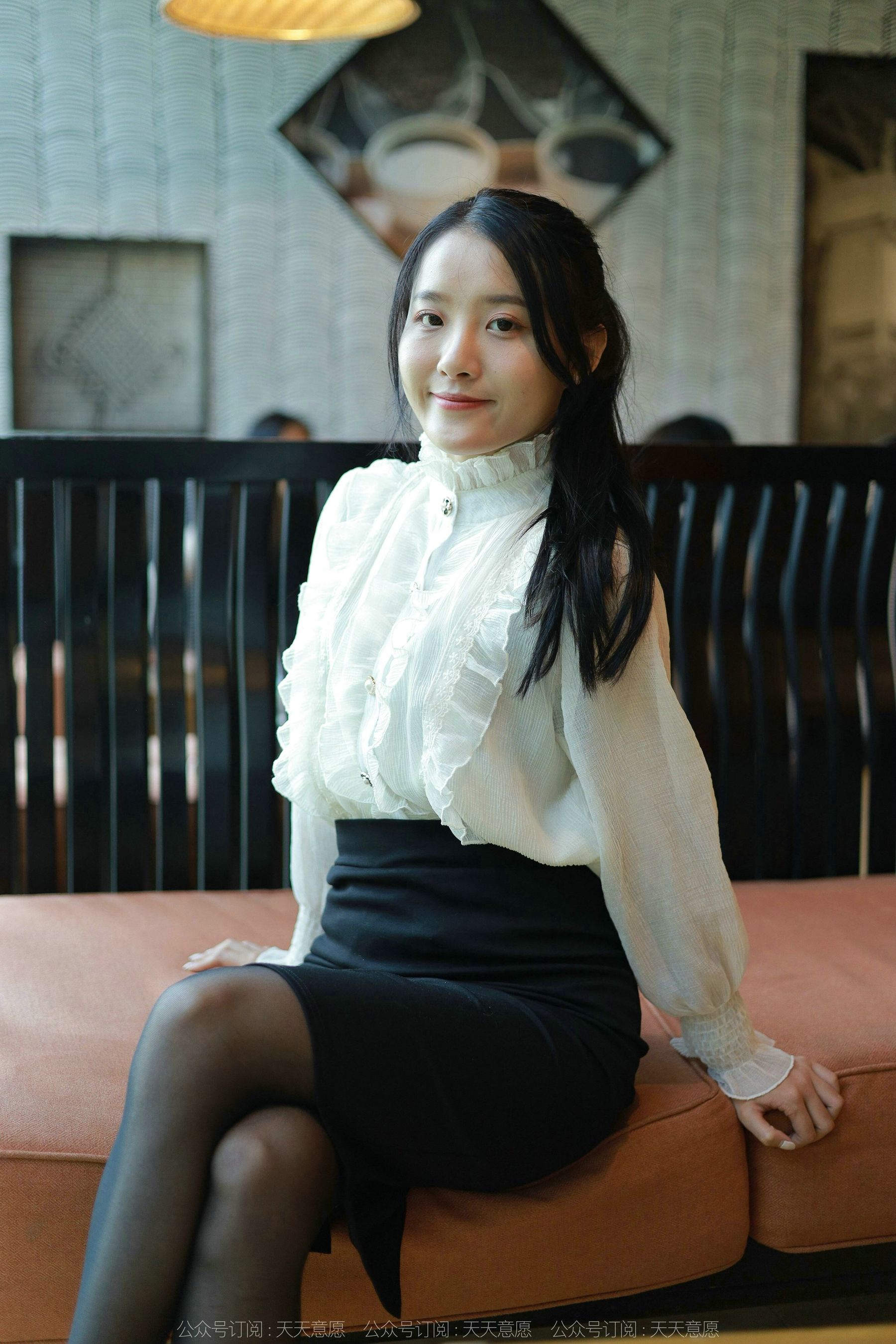 [异思趣向IESS] 模特 婉萍 《黑丝咖啡》