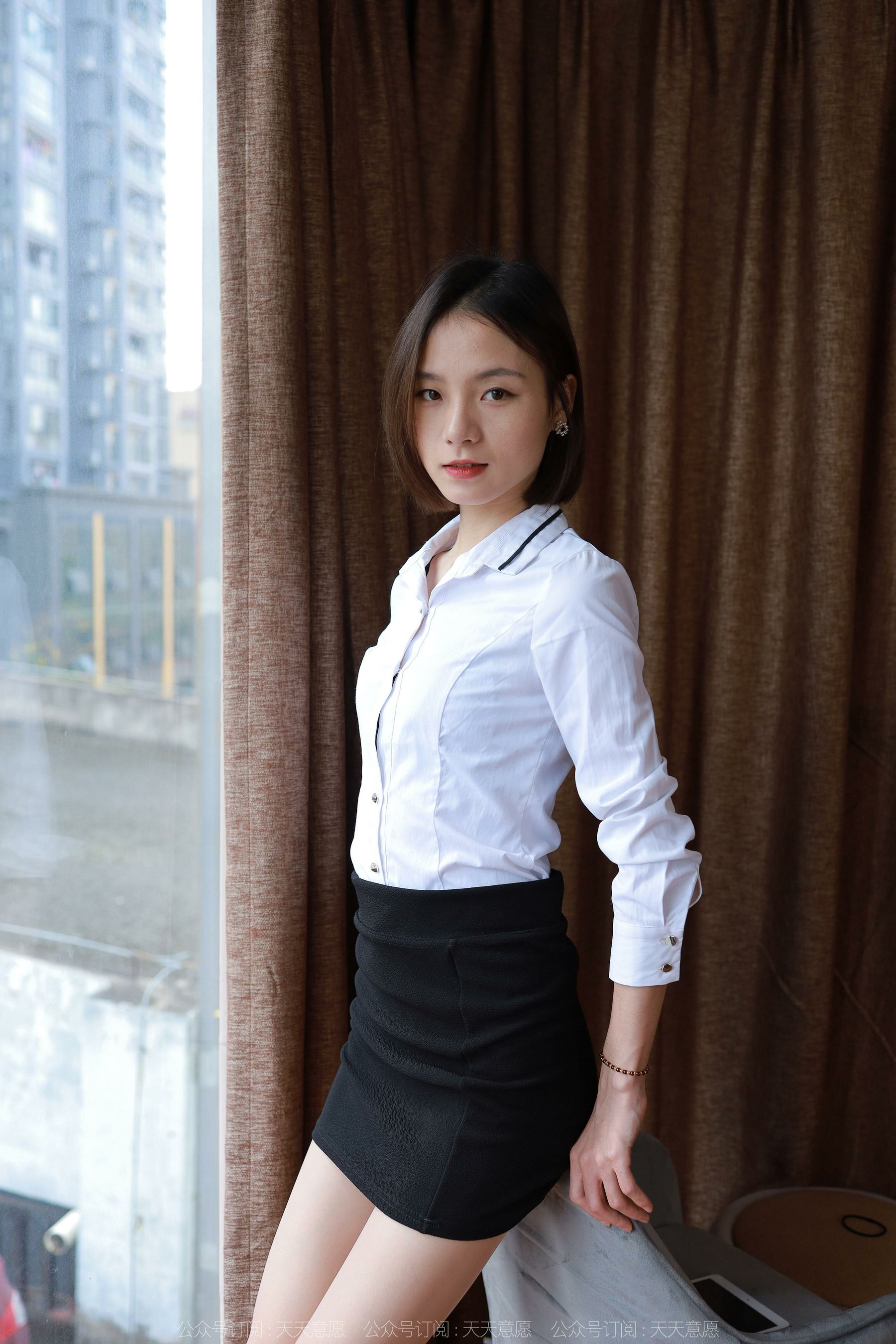[异思趣向IESS] 模特 小六 《短发配短裙》