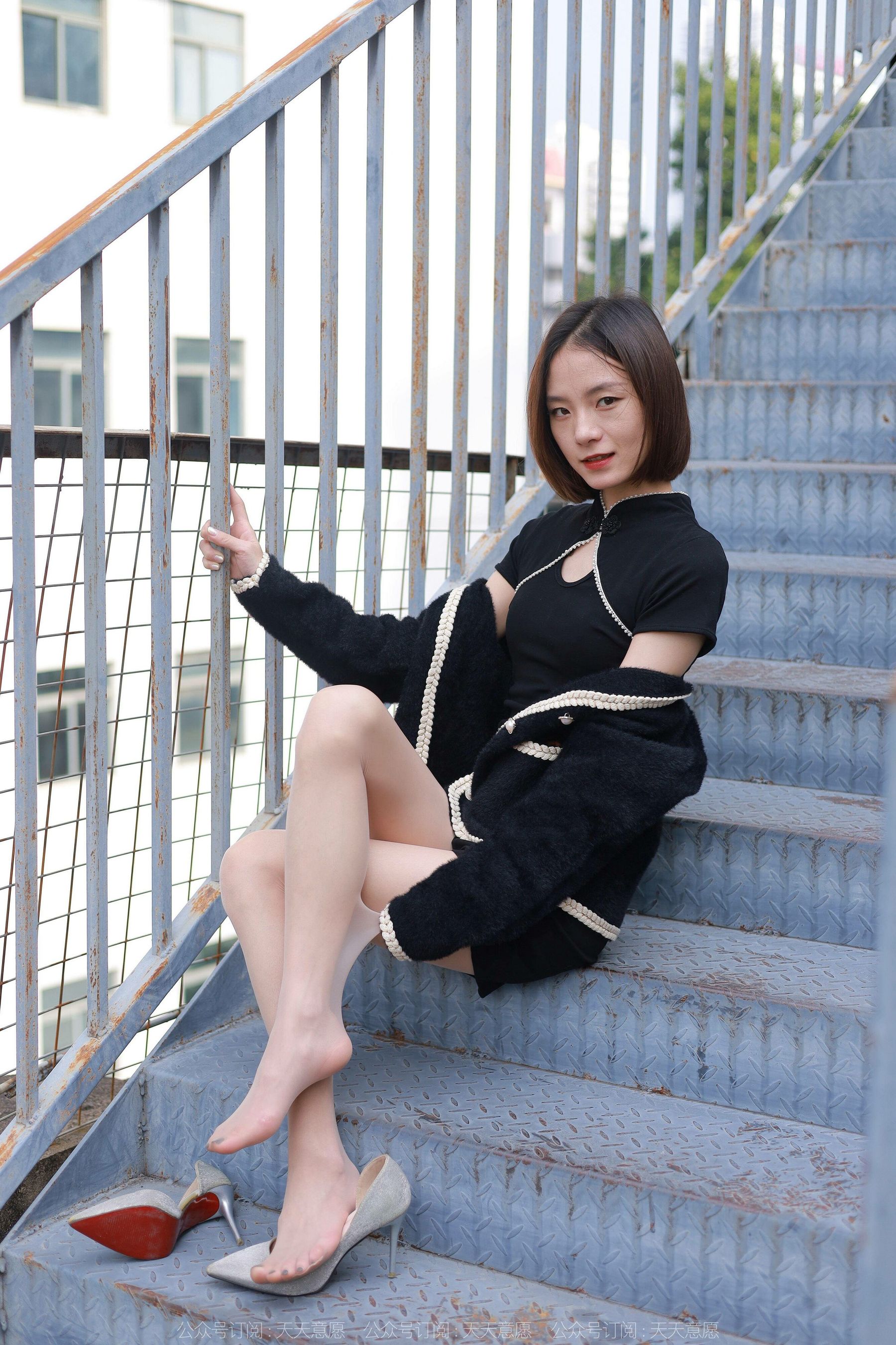 [异思趣向IESS] 模特 小六 《黑色旗袍肉色丝》