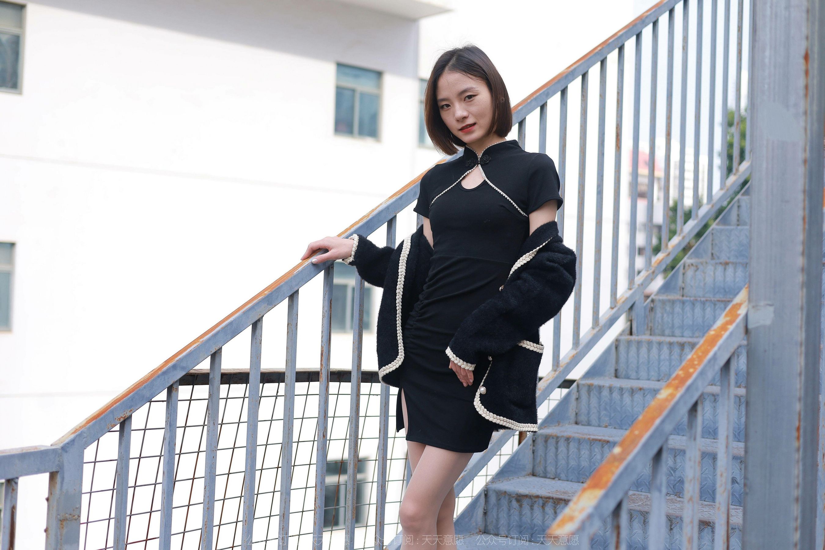 [异思趣向IESS] 模特 小六 《黑色旗袍肉色丝》
