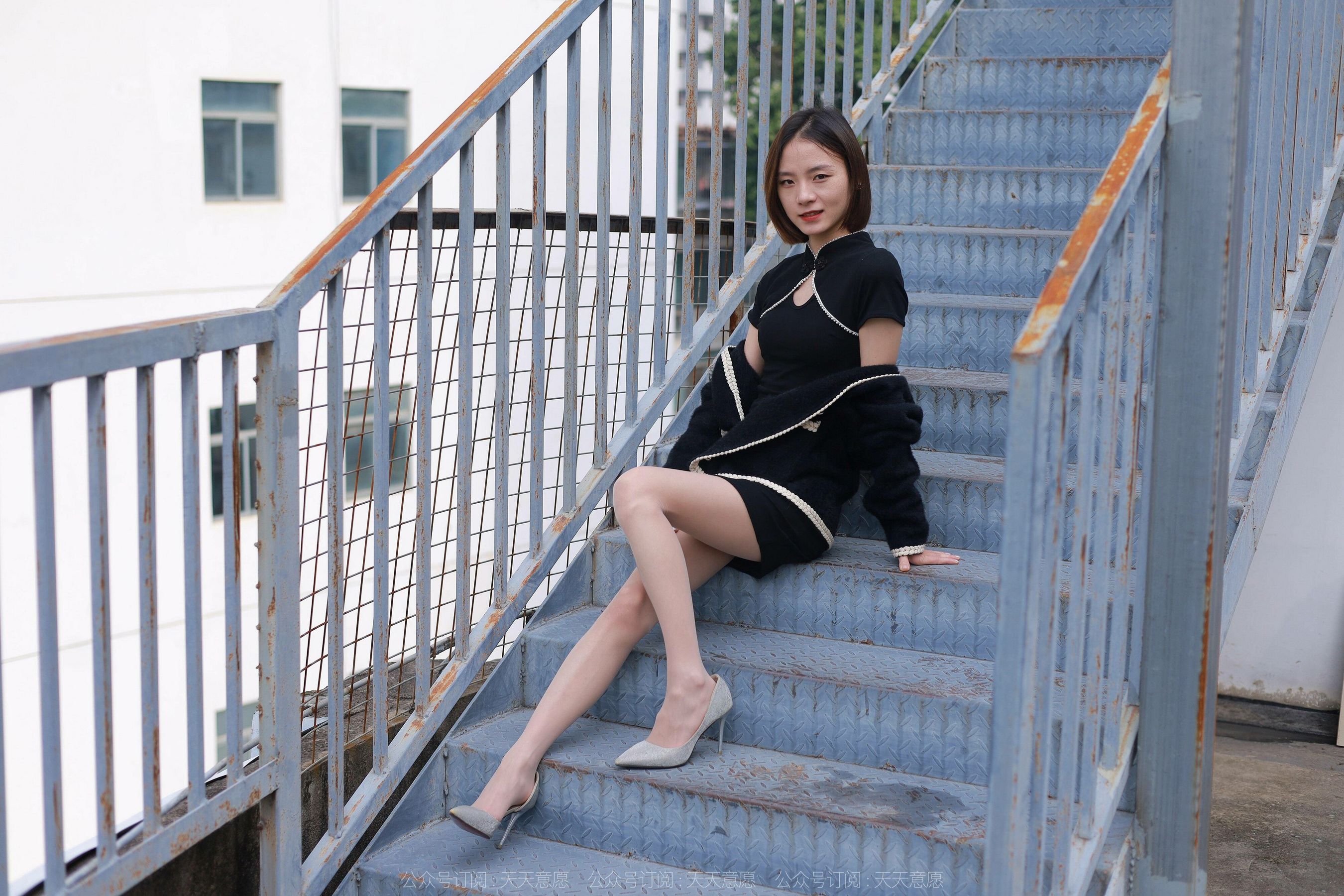 [异思趣向IESS] 模特 小六 《黑色旗袍肉色丝》