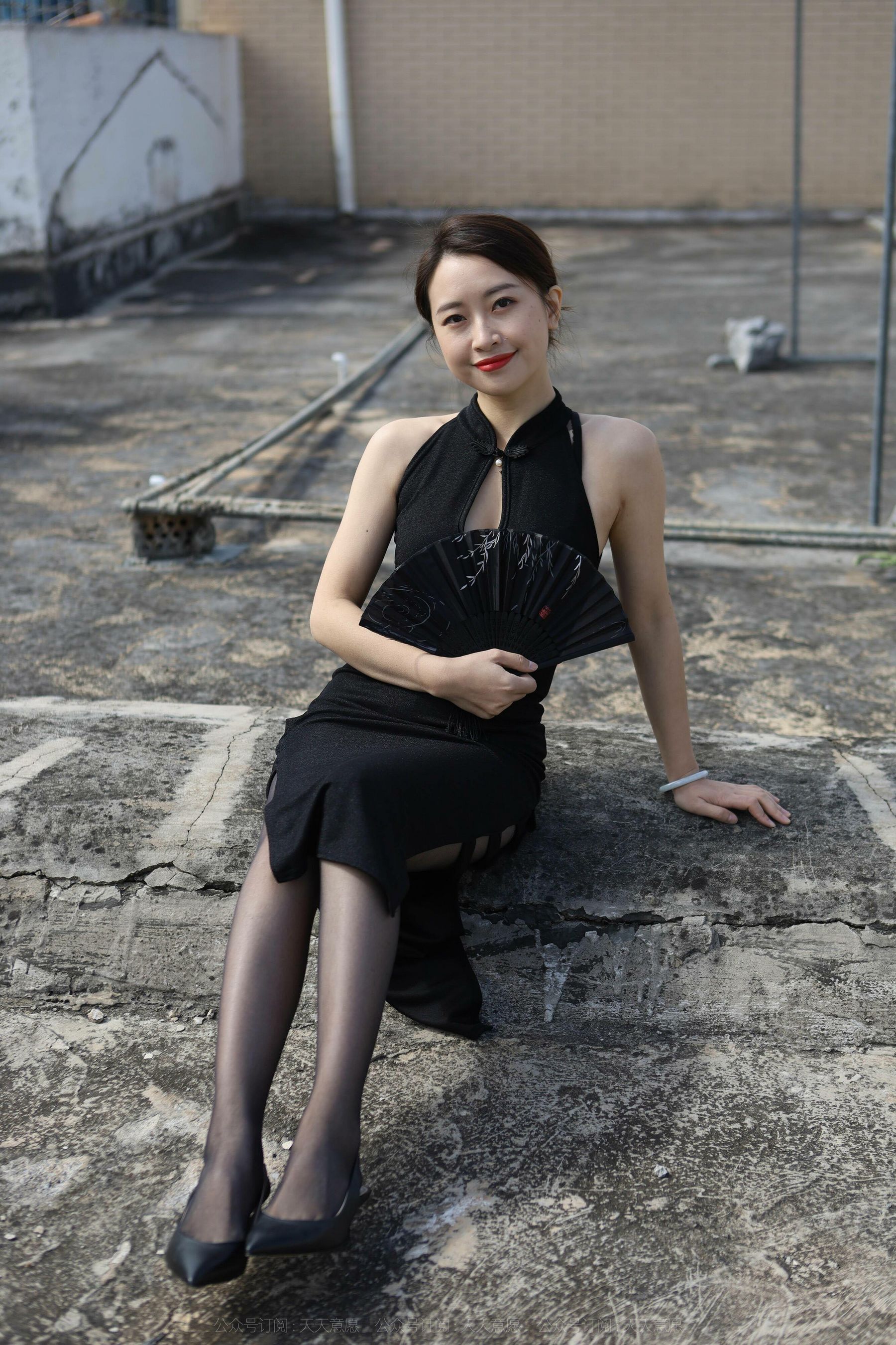 [异思趣向IESS] 模特 小婕 《天台旗袍秀》