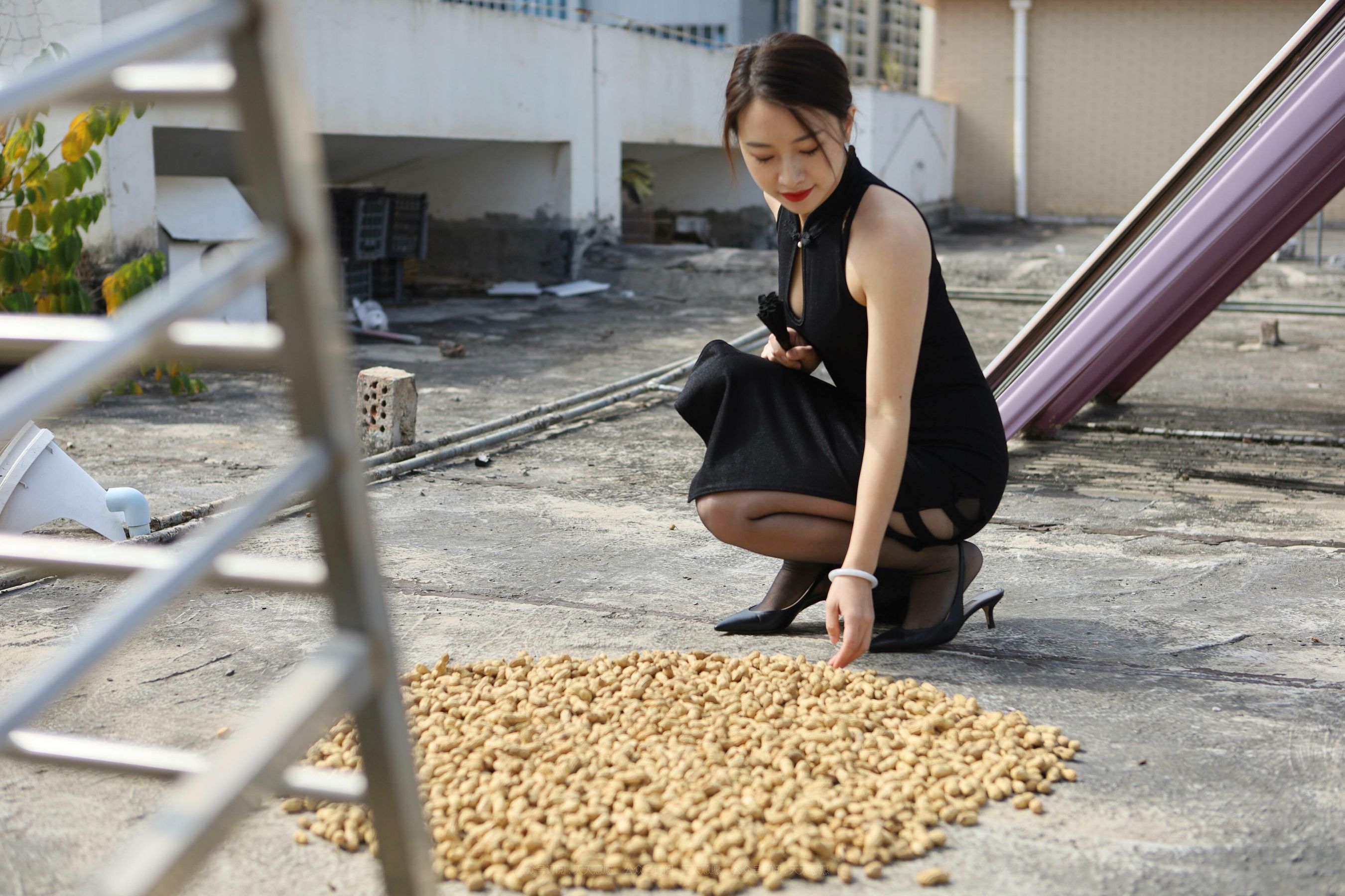 [异思趣向IESS] 模特 小婕 《天台旗袍秀》