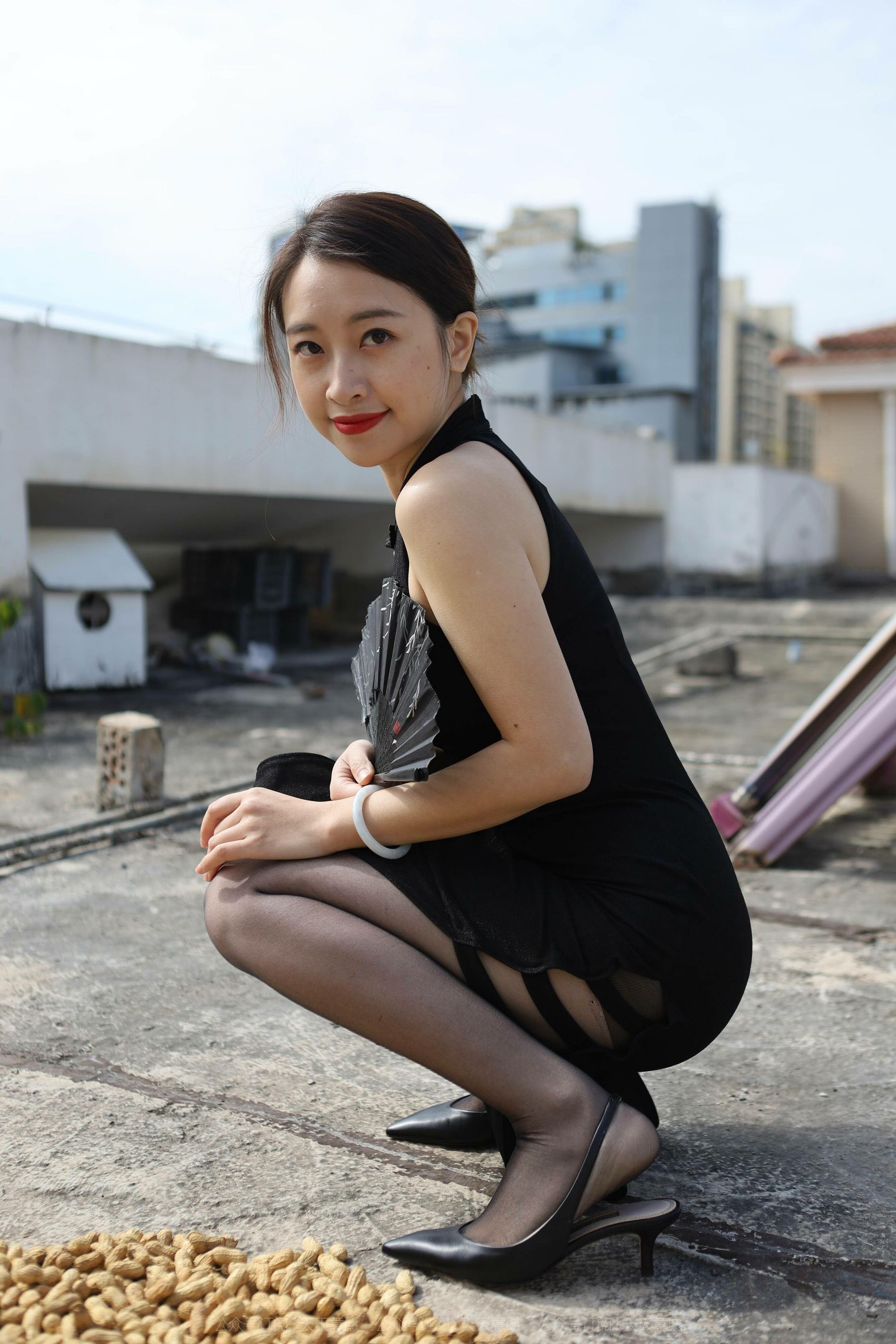 [异思趣向IESS] 模特 小婕 《天台旗袍秀》