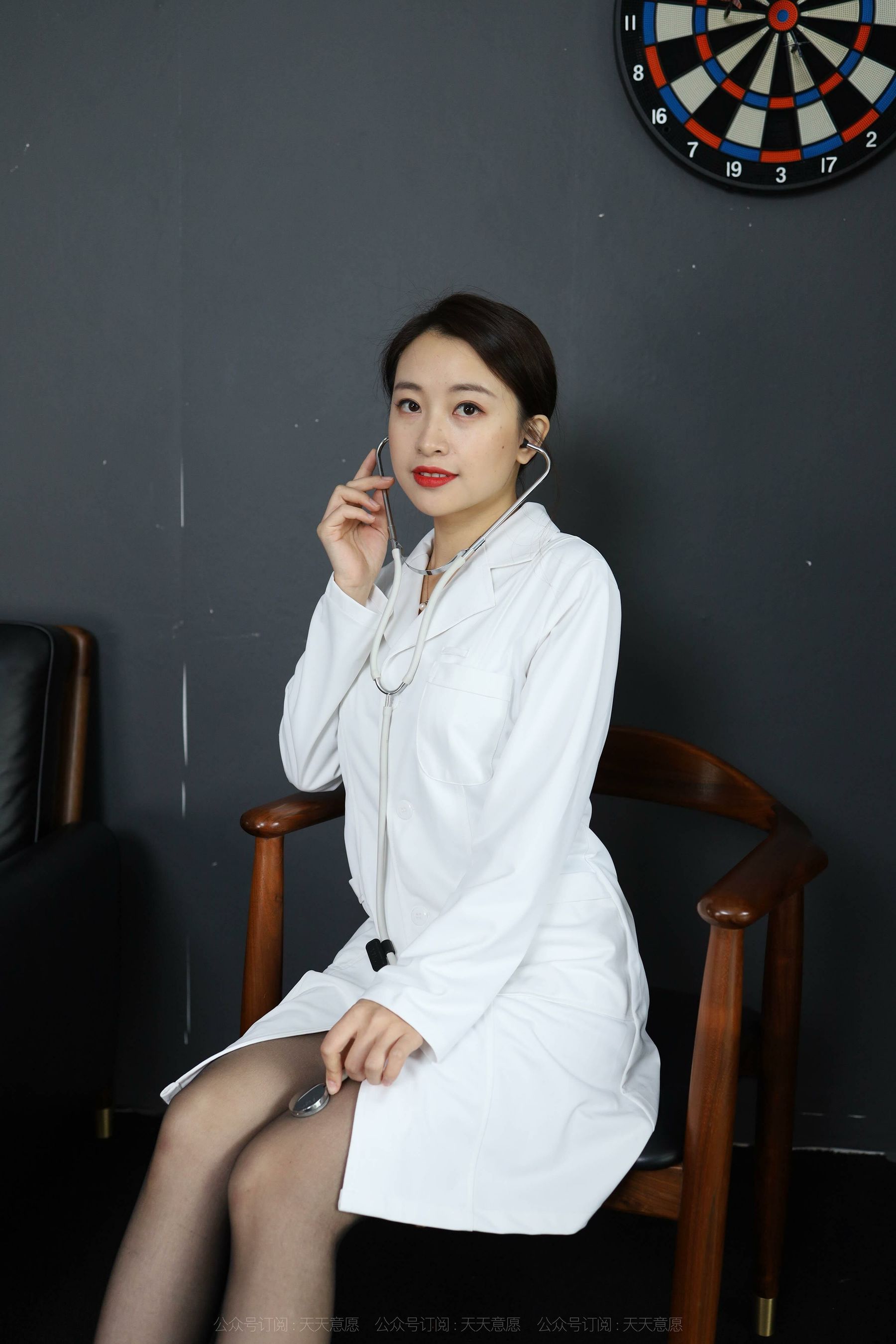 [异思趣向IESS] 模特 小婕 《美女医生》