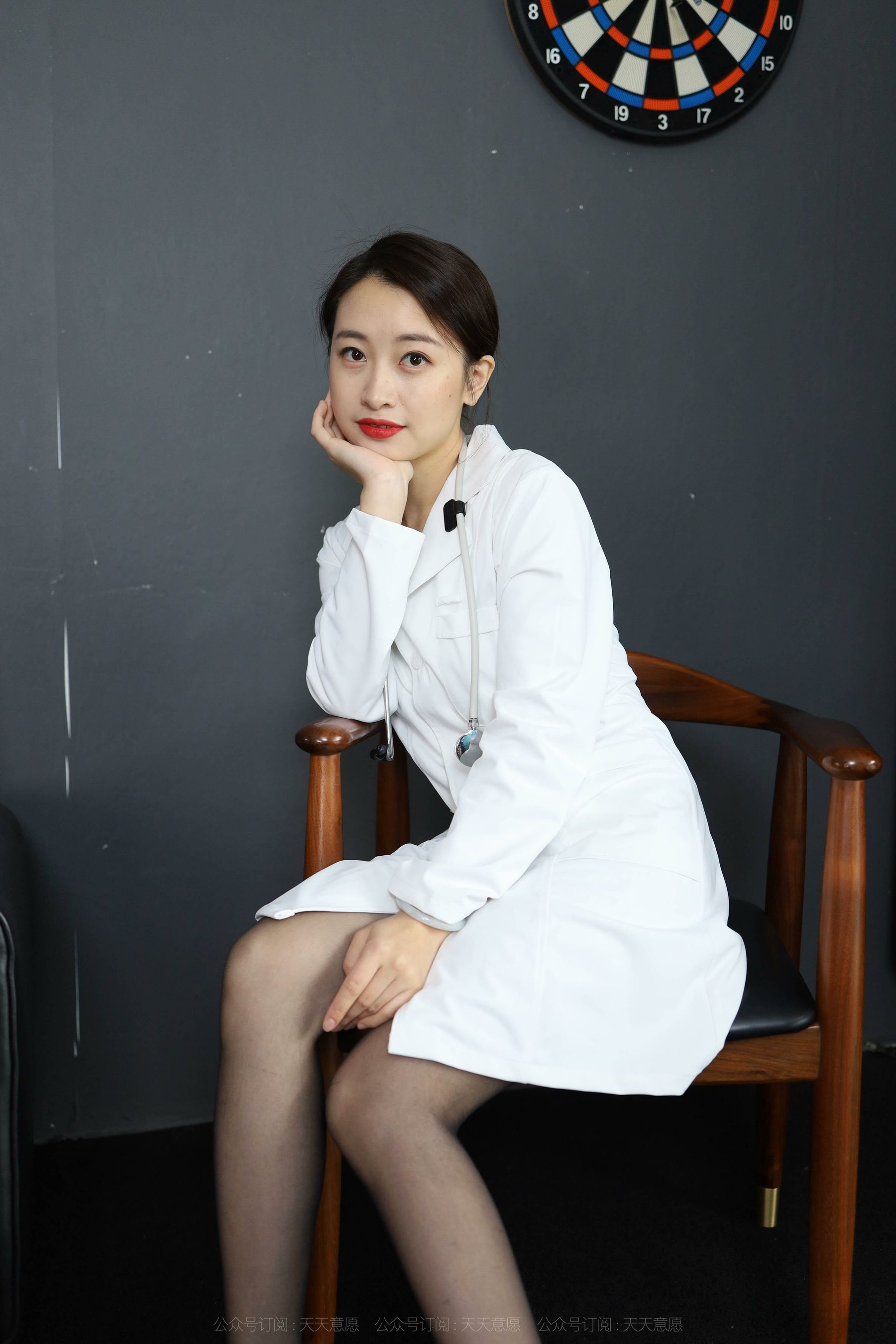[异思趣向IESS] 模特 小婕 《美女医生》