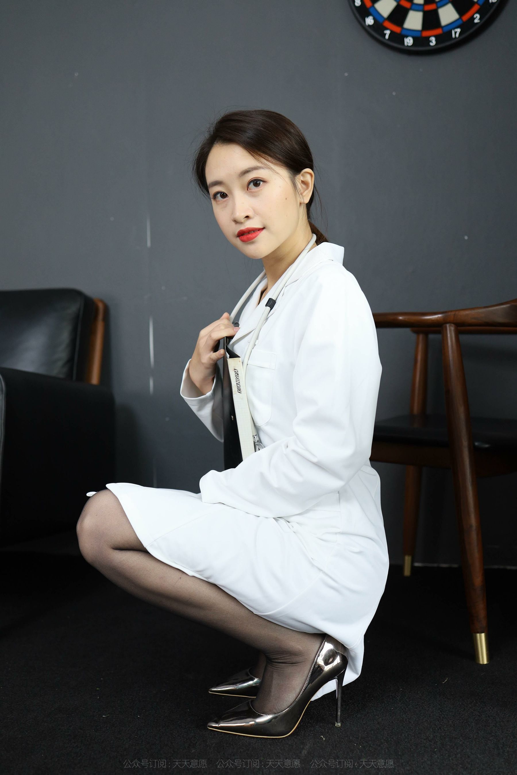 [异思趣向IESS] 模特 小婕 《美女医生》