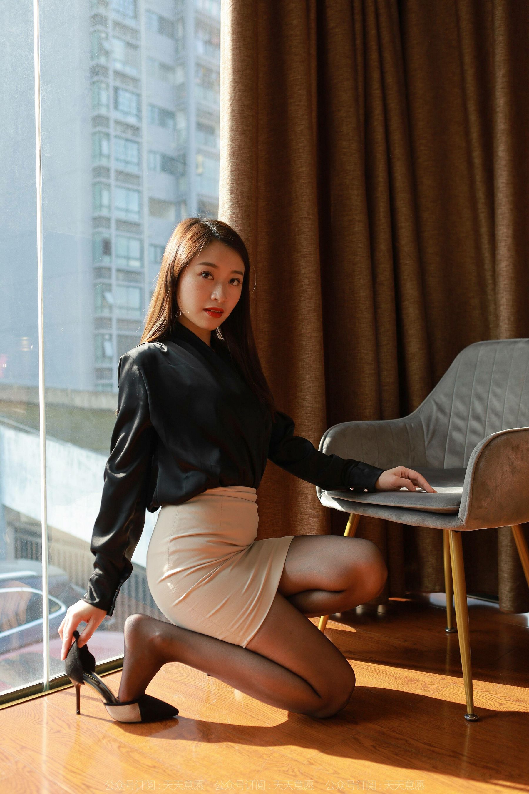 [异思趣向IESS] 模特 小婕 《黑丝职业装》